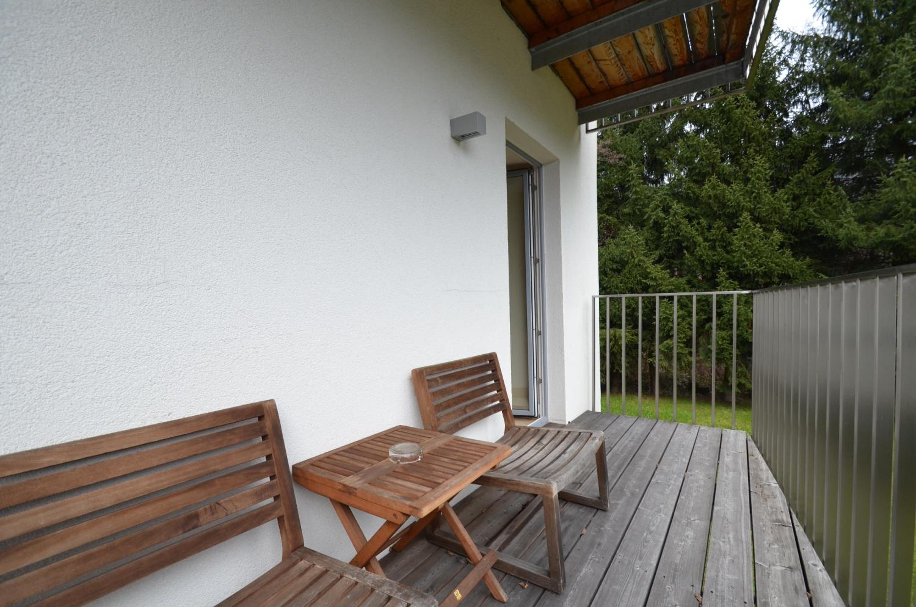 Top 3 - Large One-Bedroom Apartment Balcony and Mountain View photo 3