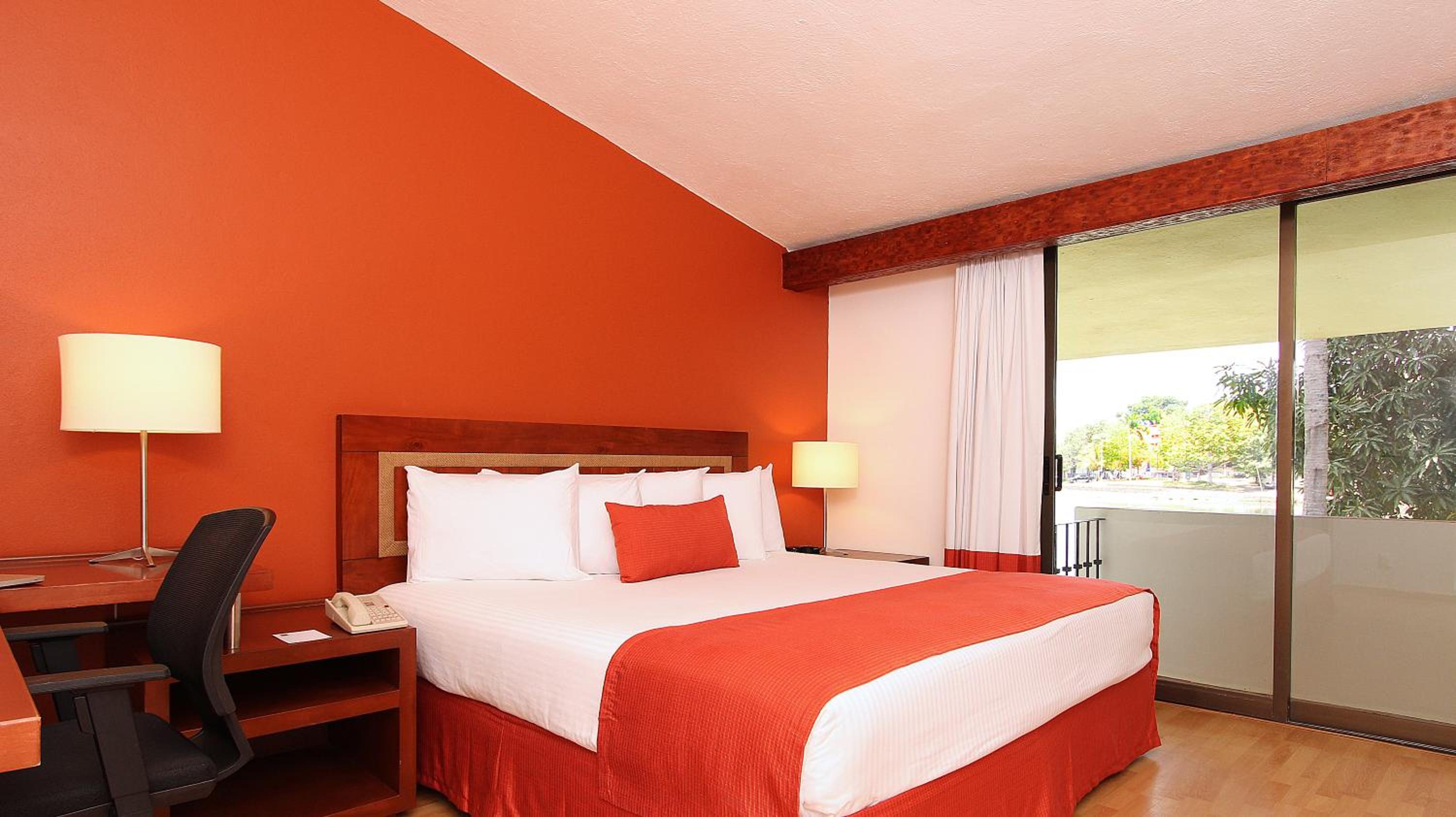 Standard King Room photo 1