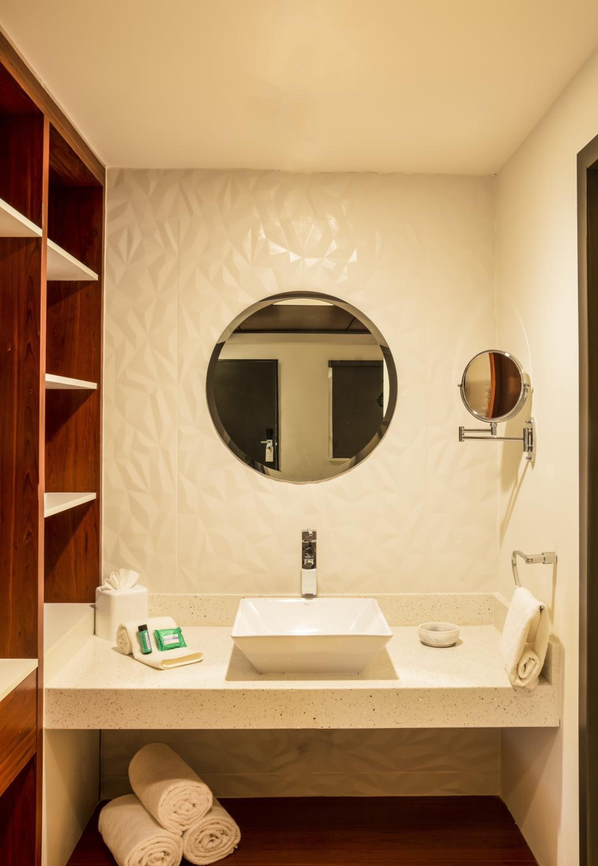 Deluxe King Room photo 2