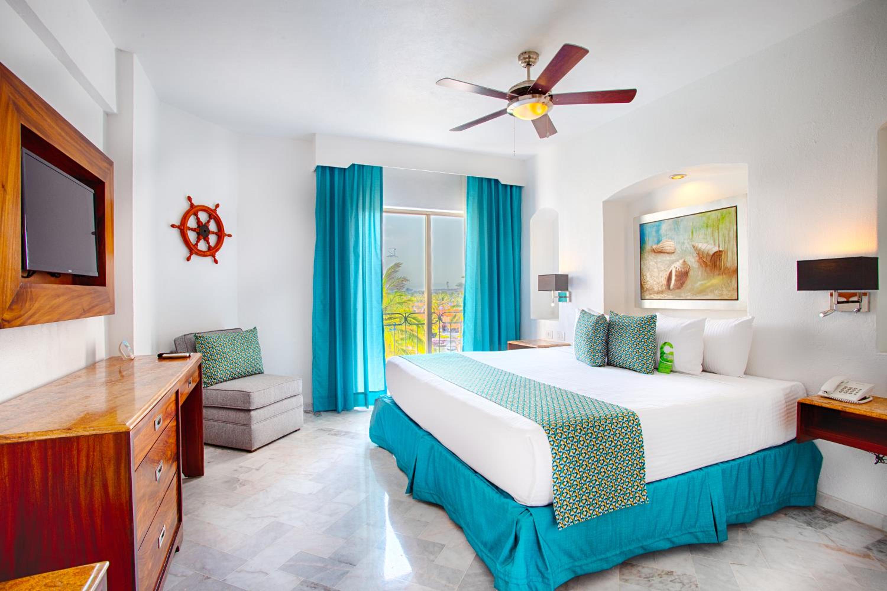 Standard  All Inclusive - 1 King bed - Photo 8