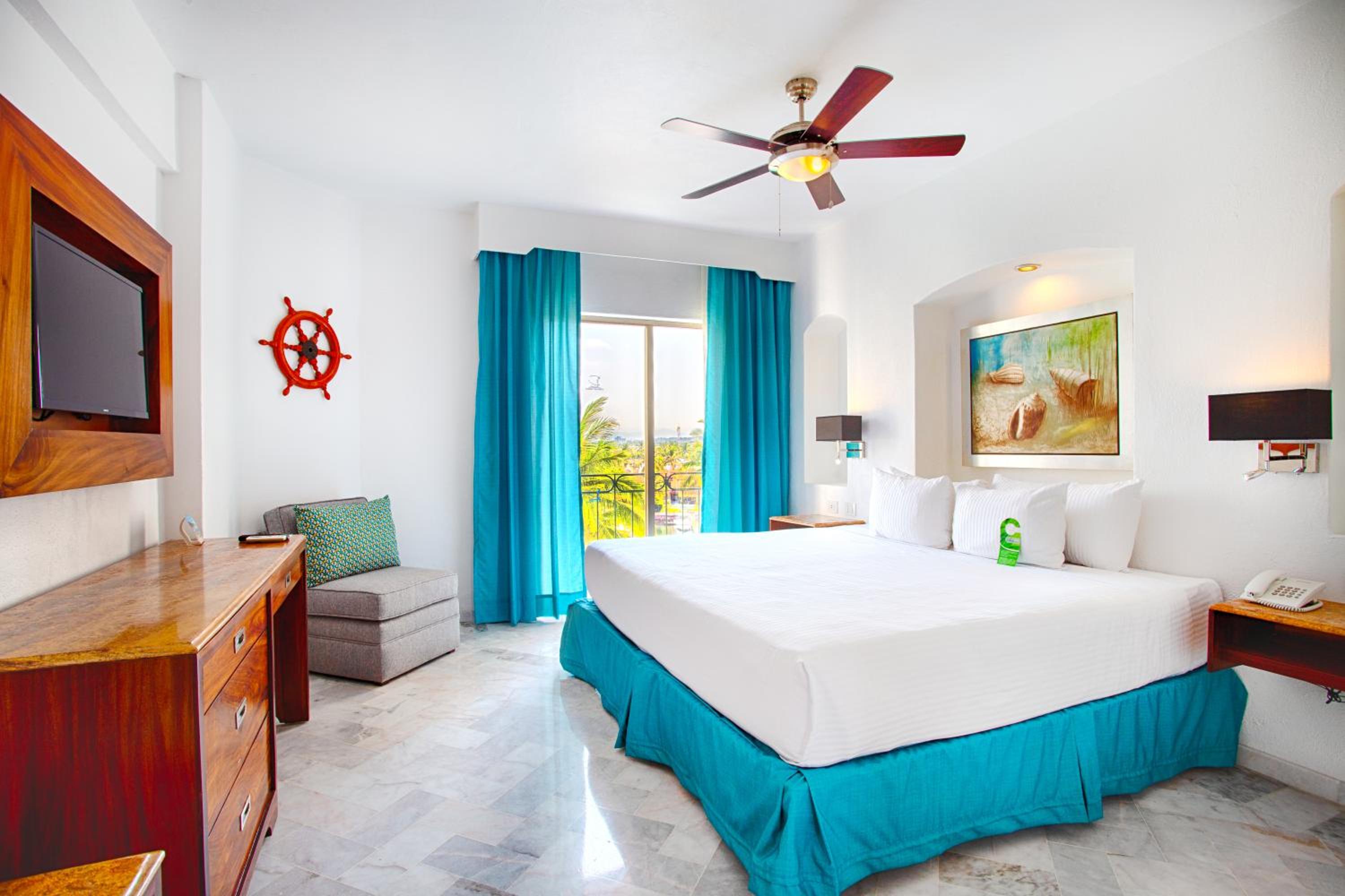 Standard  All Inclusive - 1 King bed - Photo 7