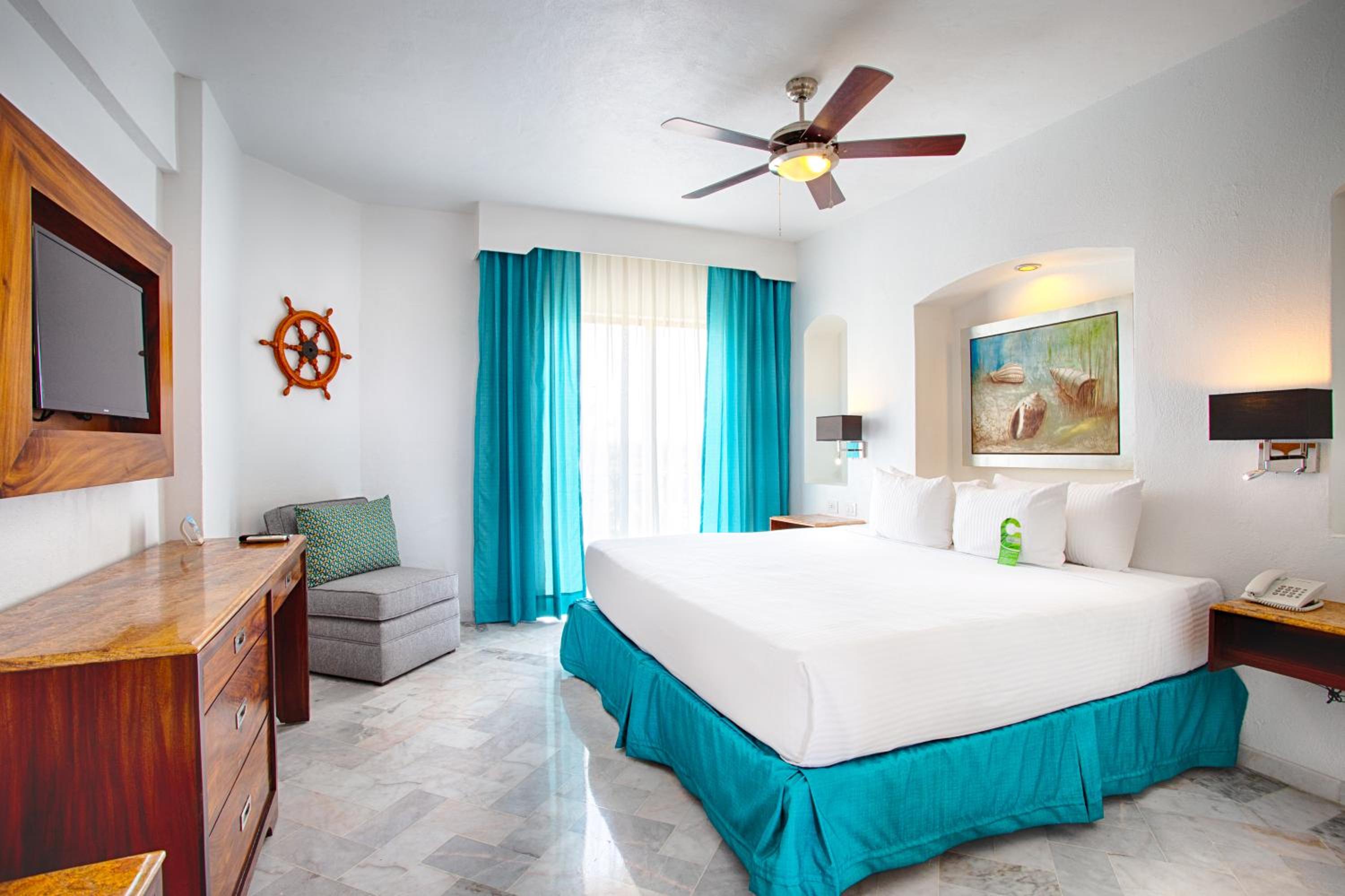 Standard  All Inclusive - 1 King bed - Photo 6