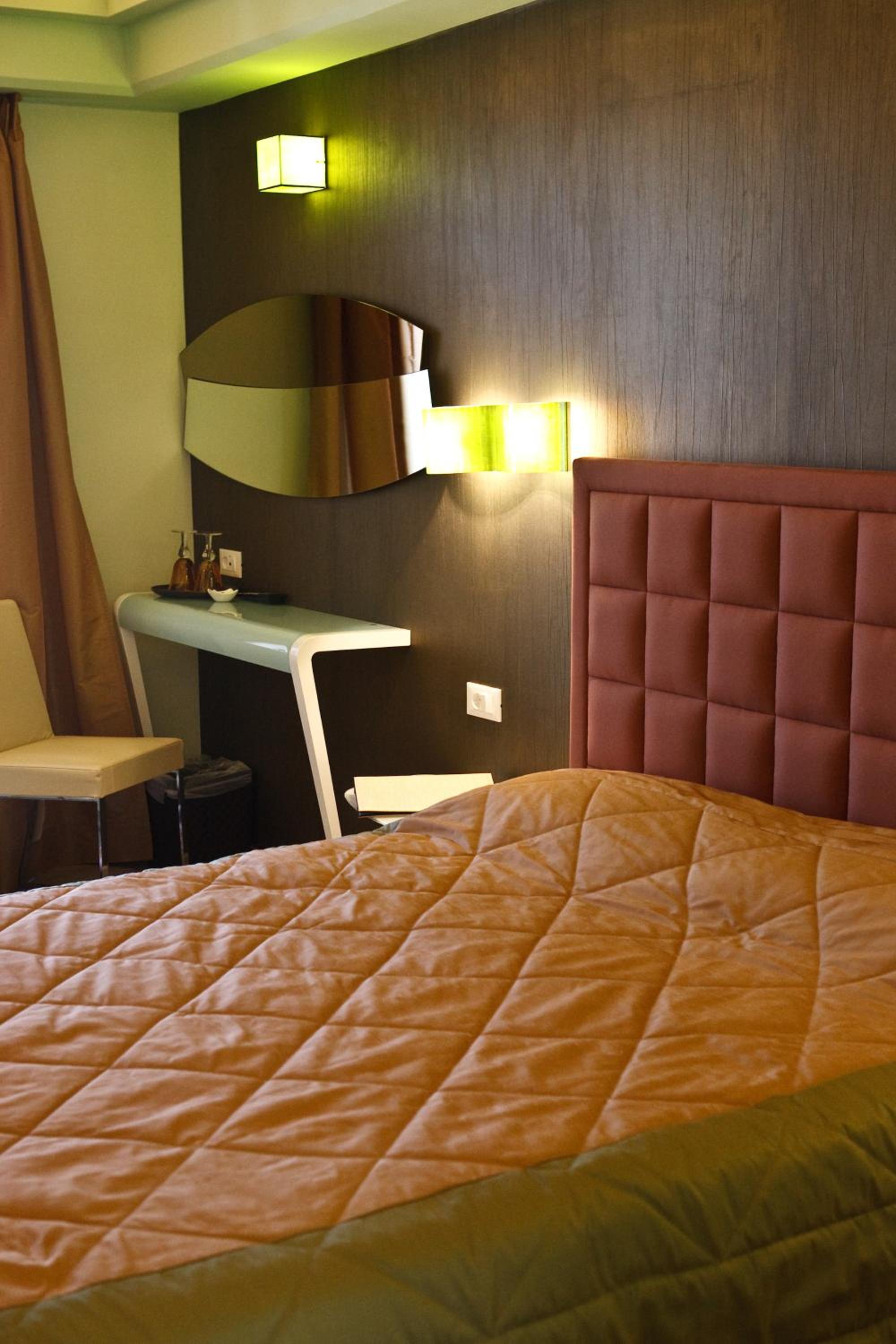 Deluxe Double Room with Sea View - Photo 19