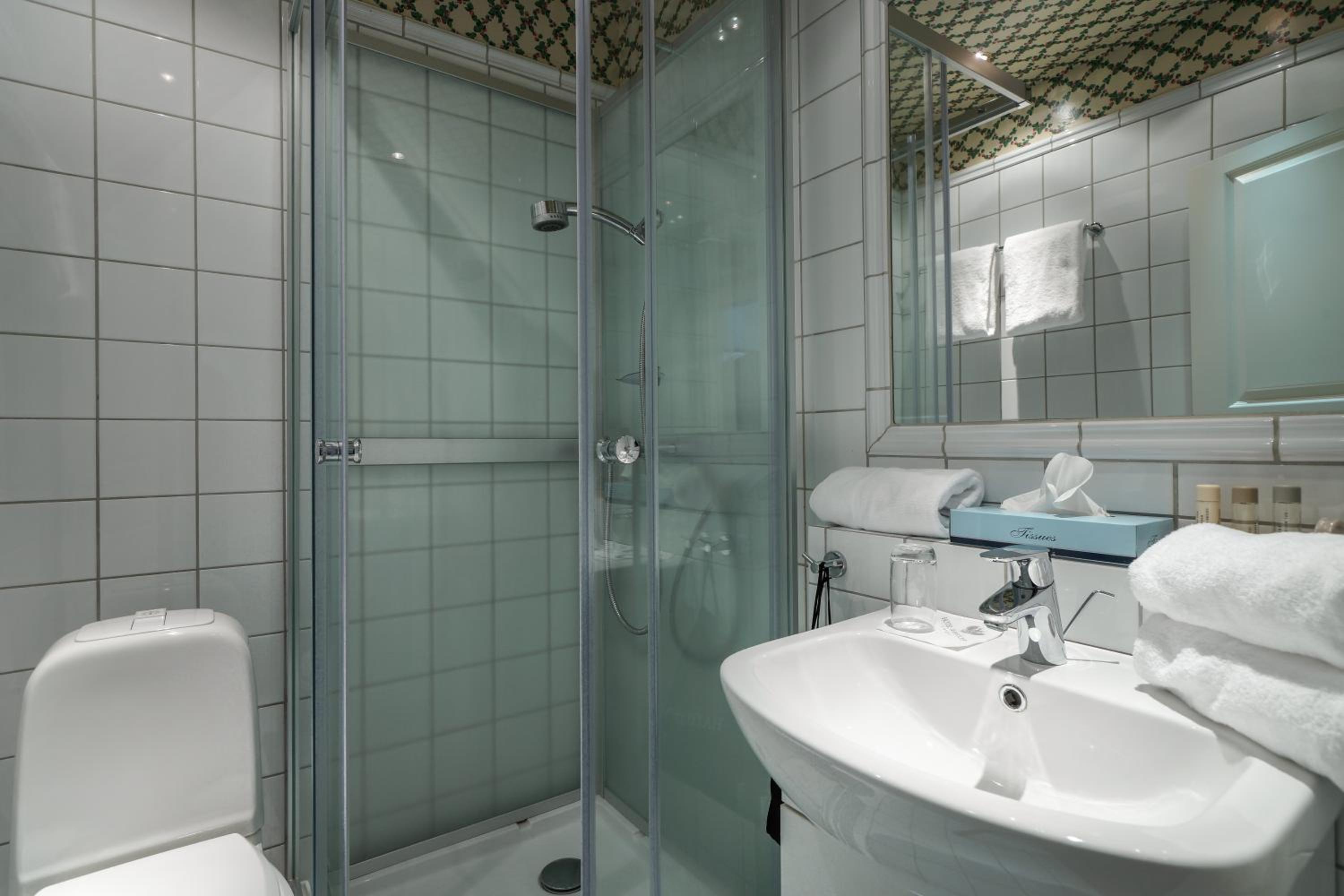 Double Room - Photo 6