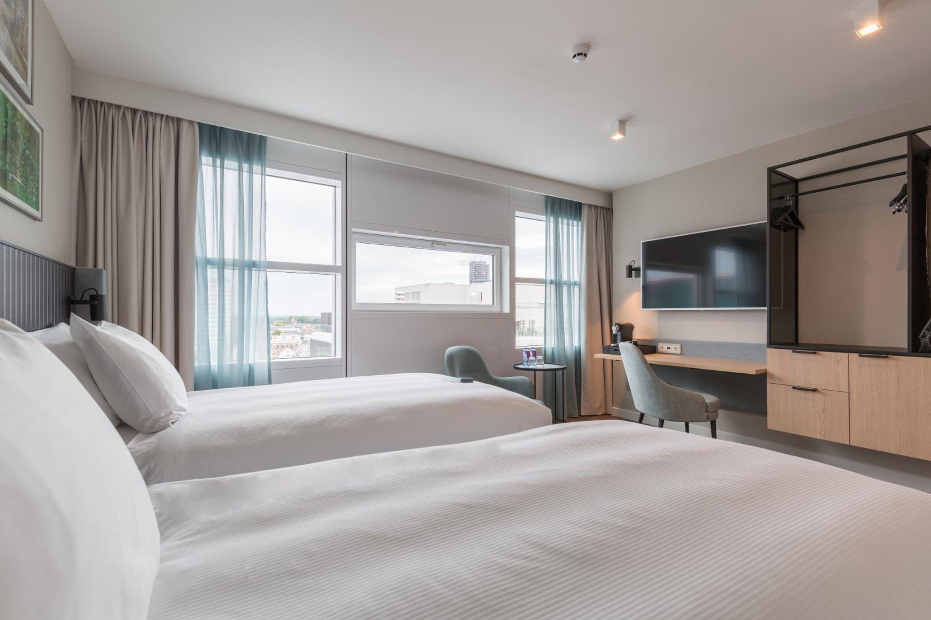 Standard Twin Room - Photo 8
