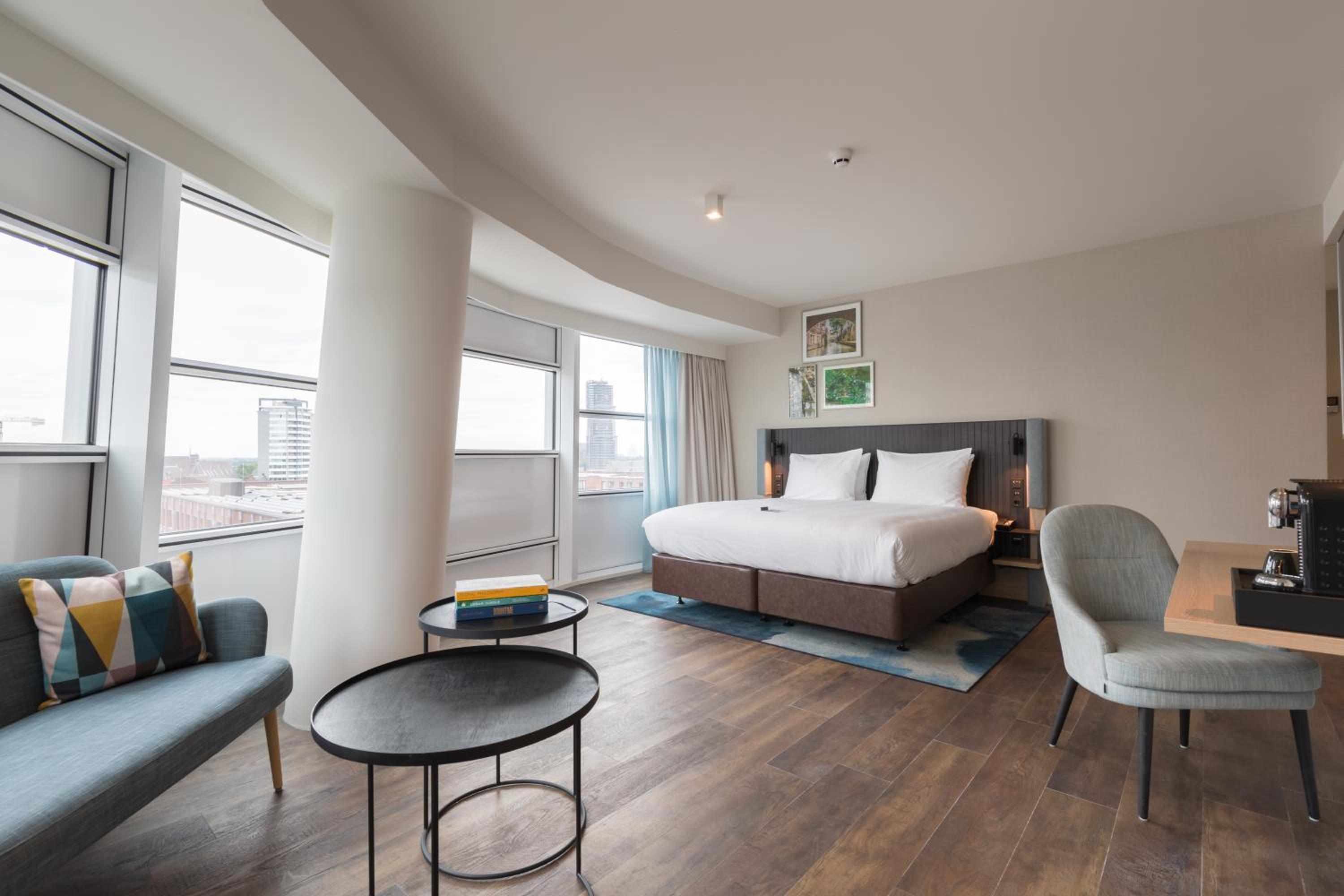 Premium King Room - Photo 1