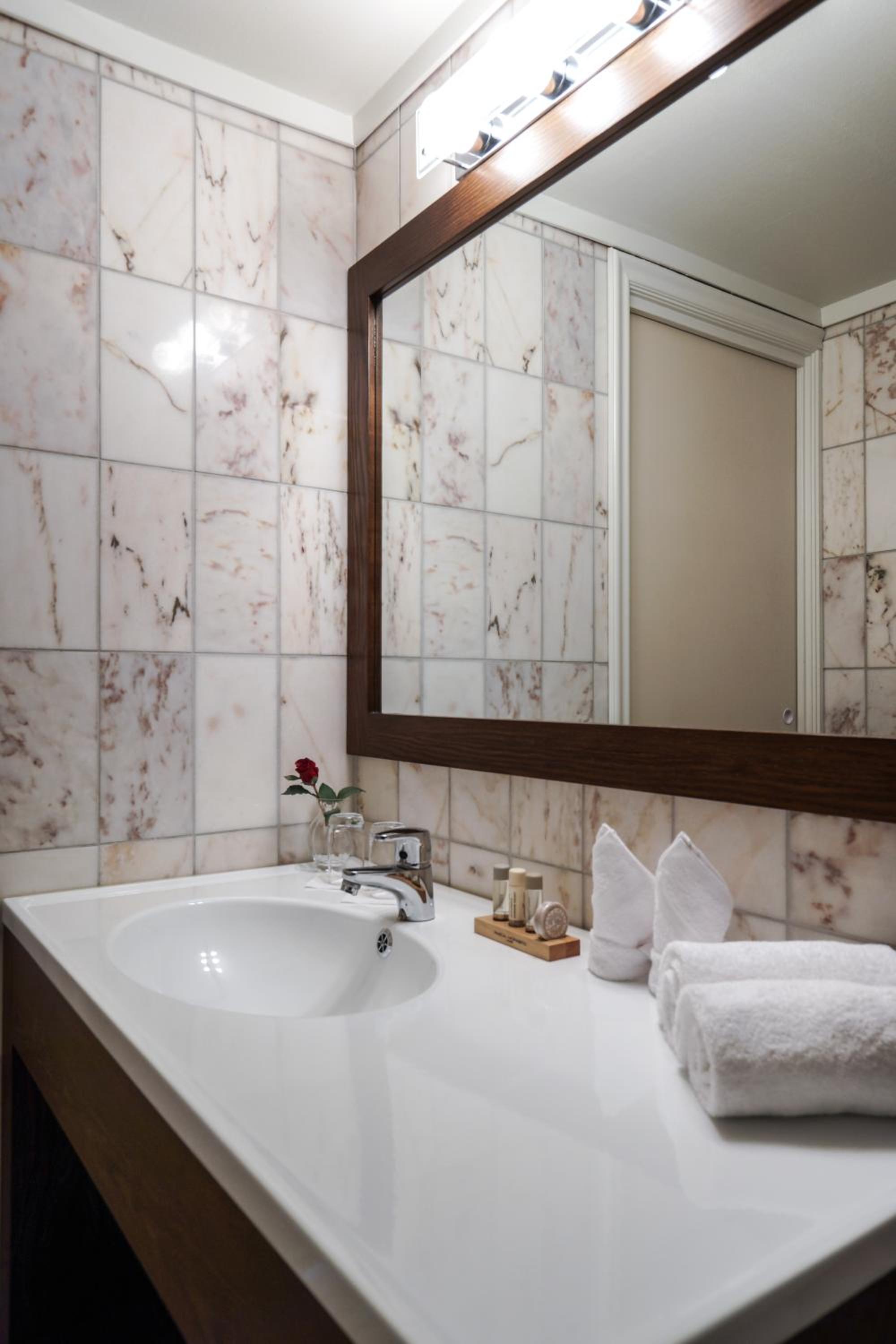 Superior Double Room with Sea View - Photo 8