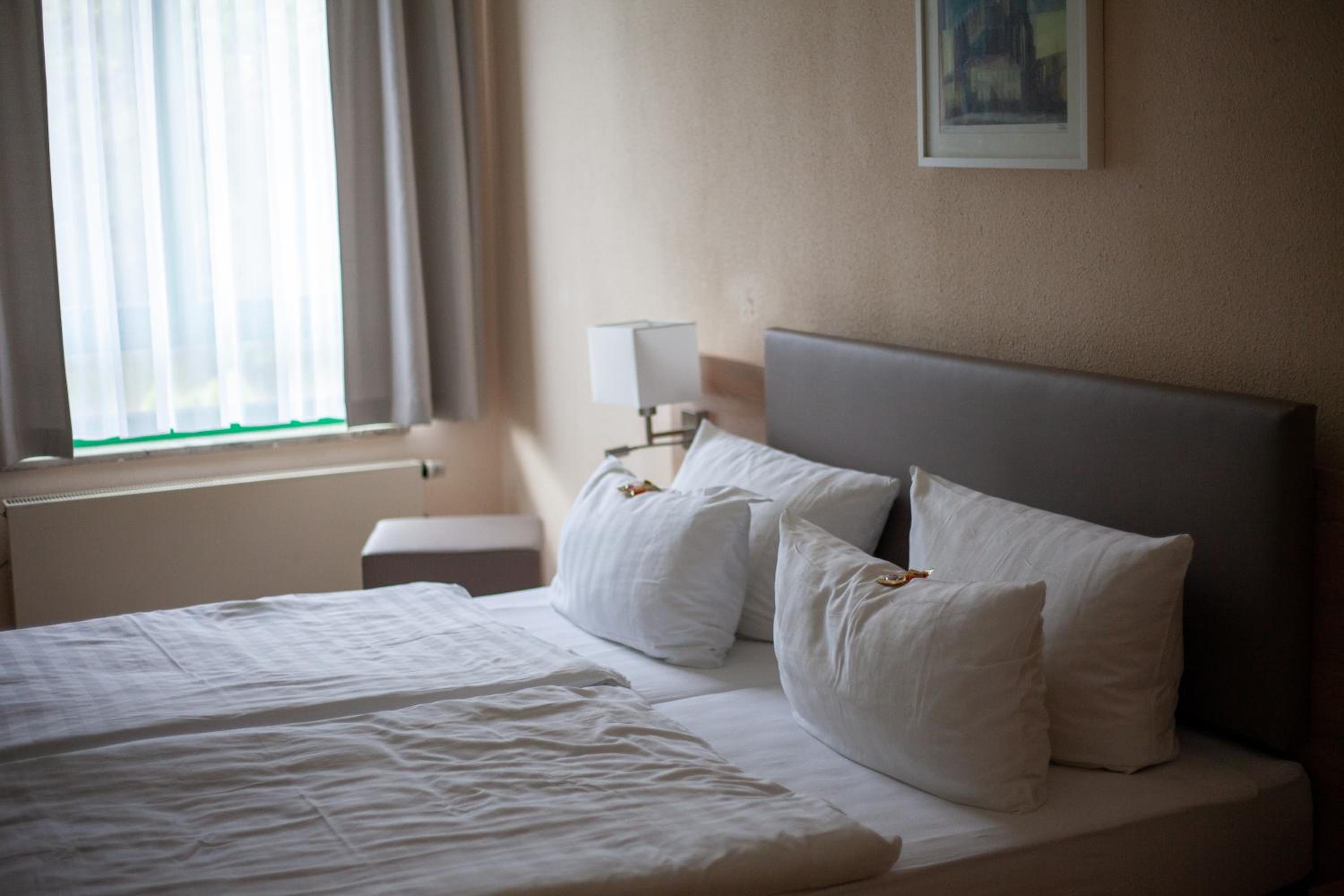 Double or Twin Room - Photo 4