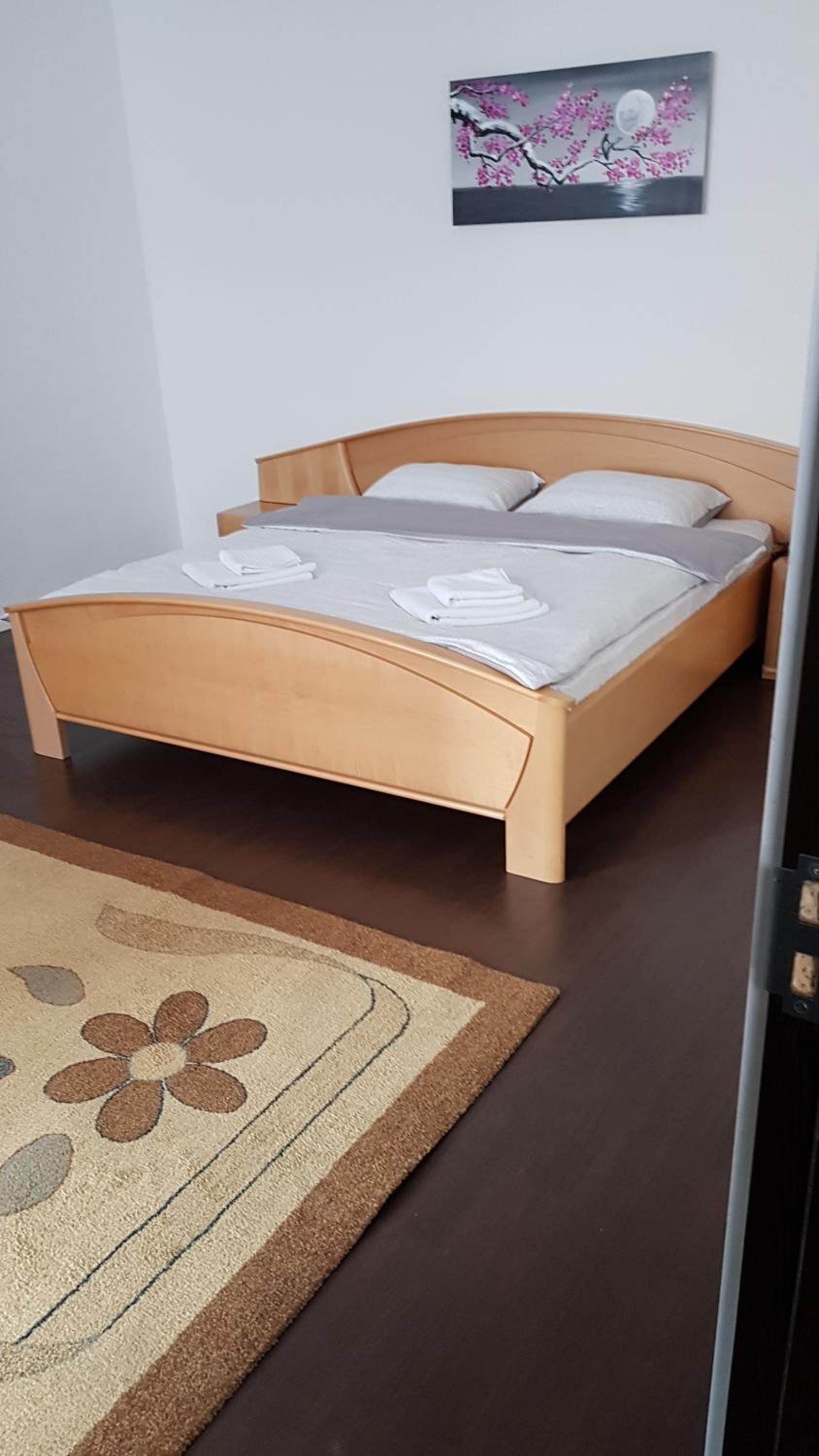 One-Bedroom Apartment - Photo 1