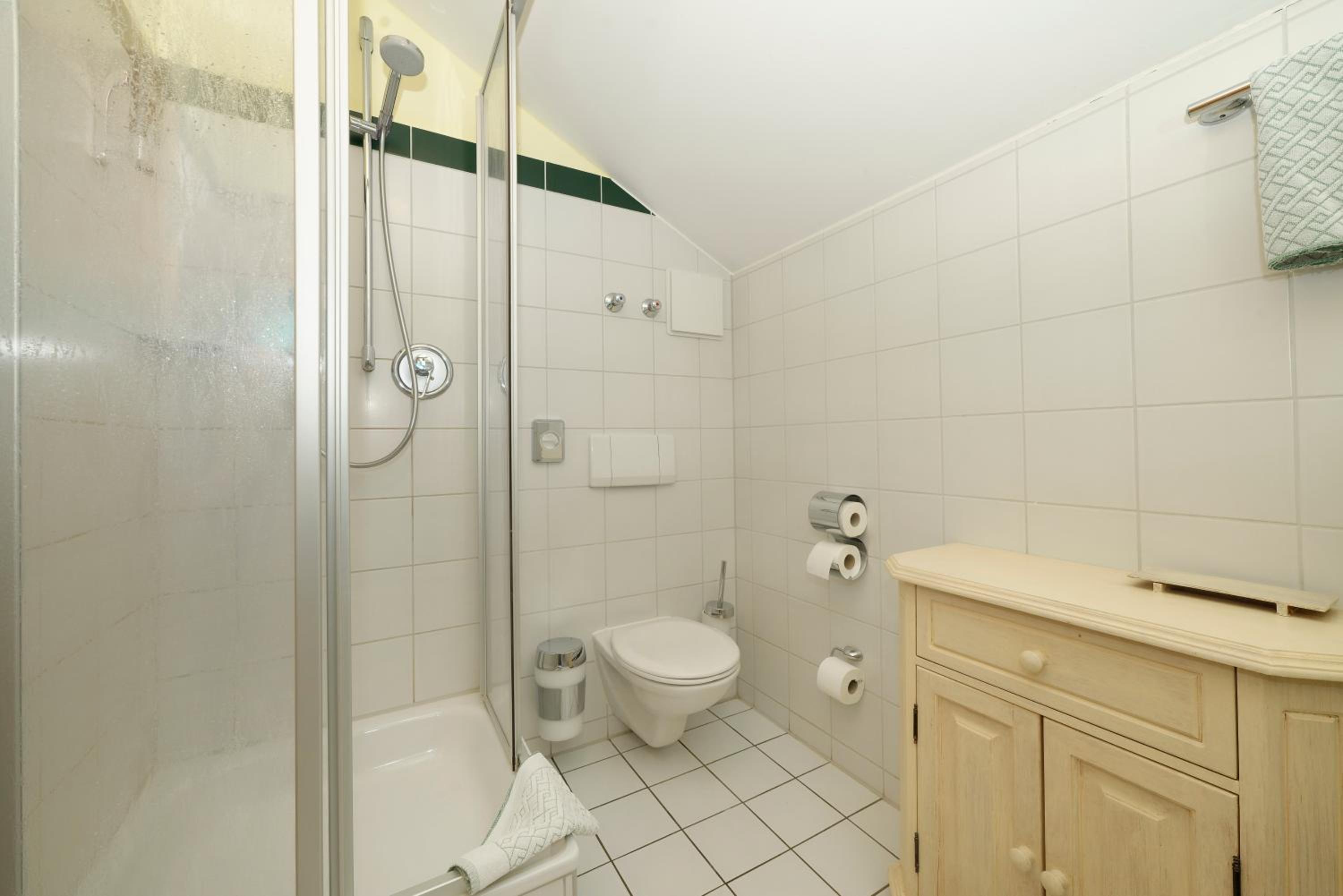 Large Double Room - Photo 6
