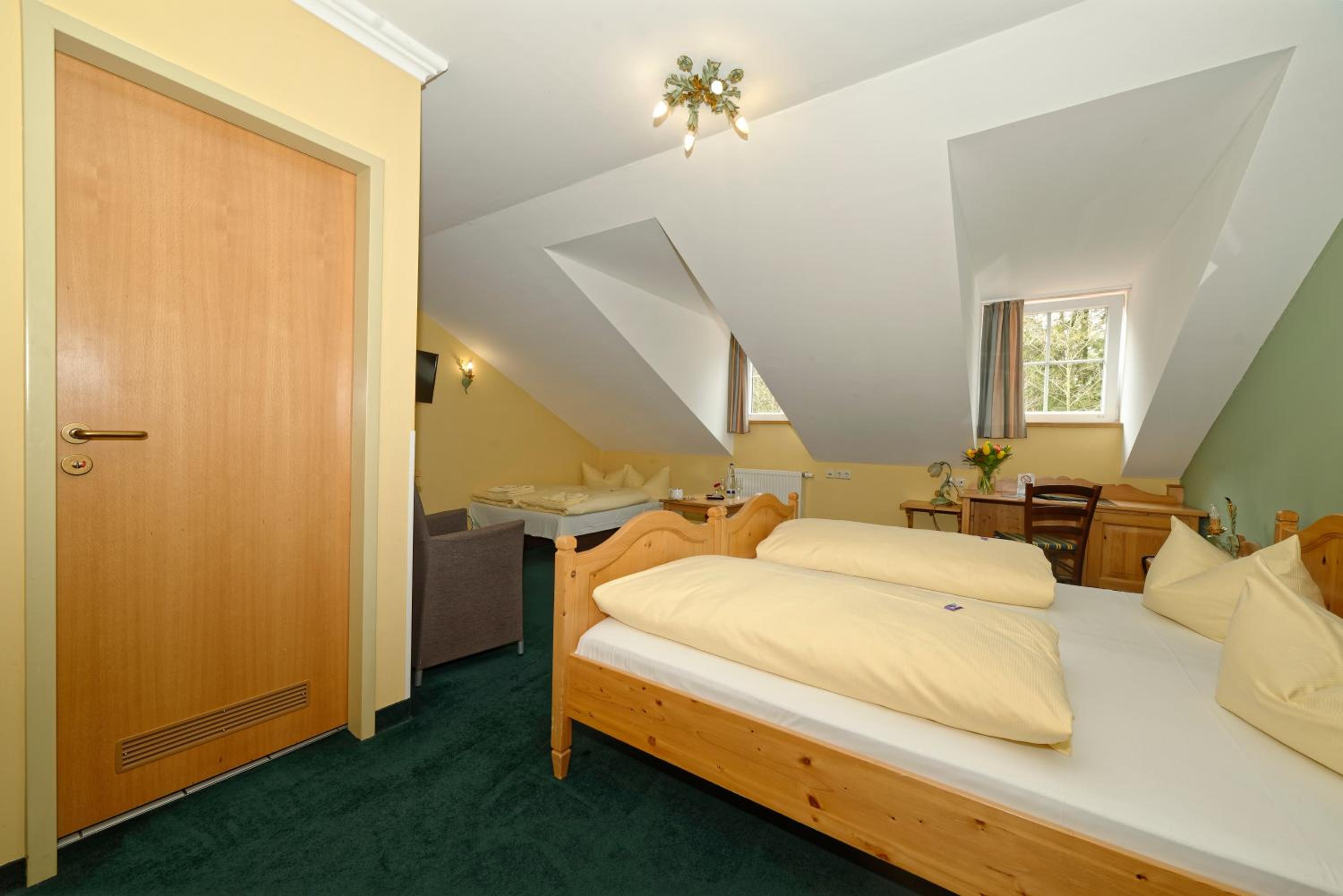 Large Double Room - Photo 2