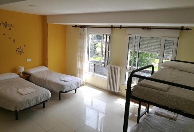 Quadruple Room with Private Bathroom photo 2