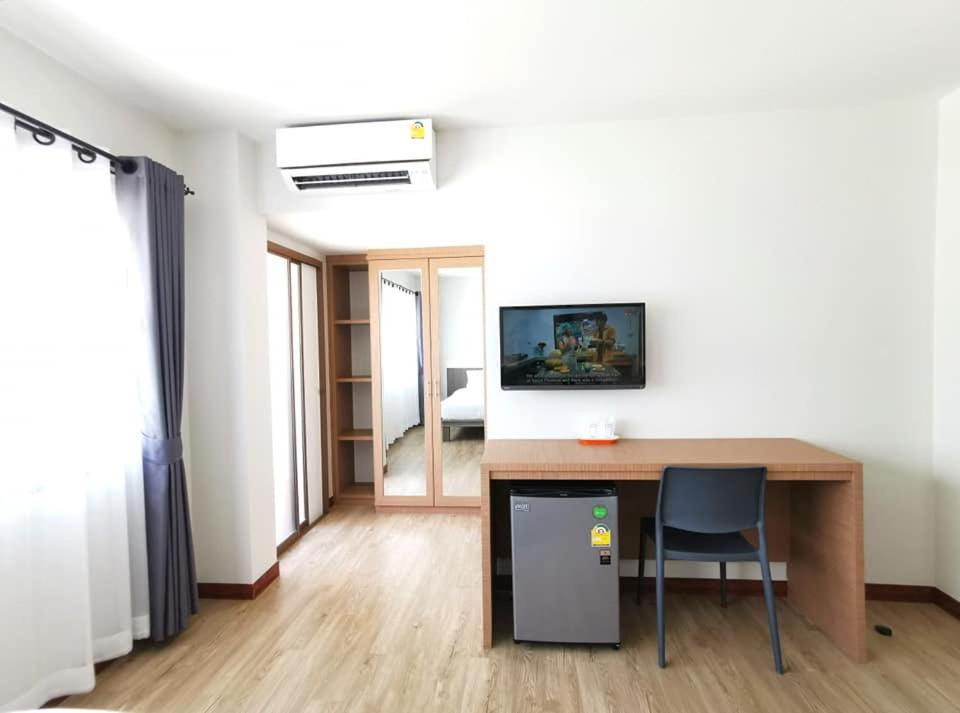 Standard Twin Room with Balcony photo 3