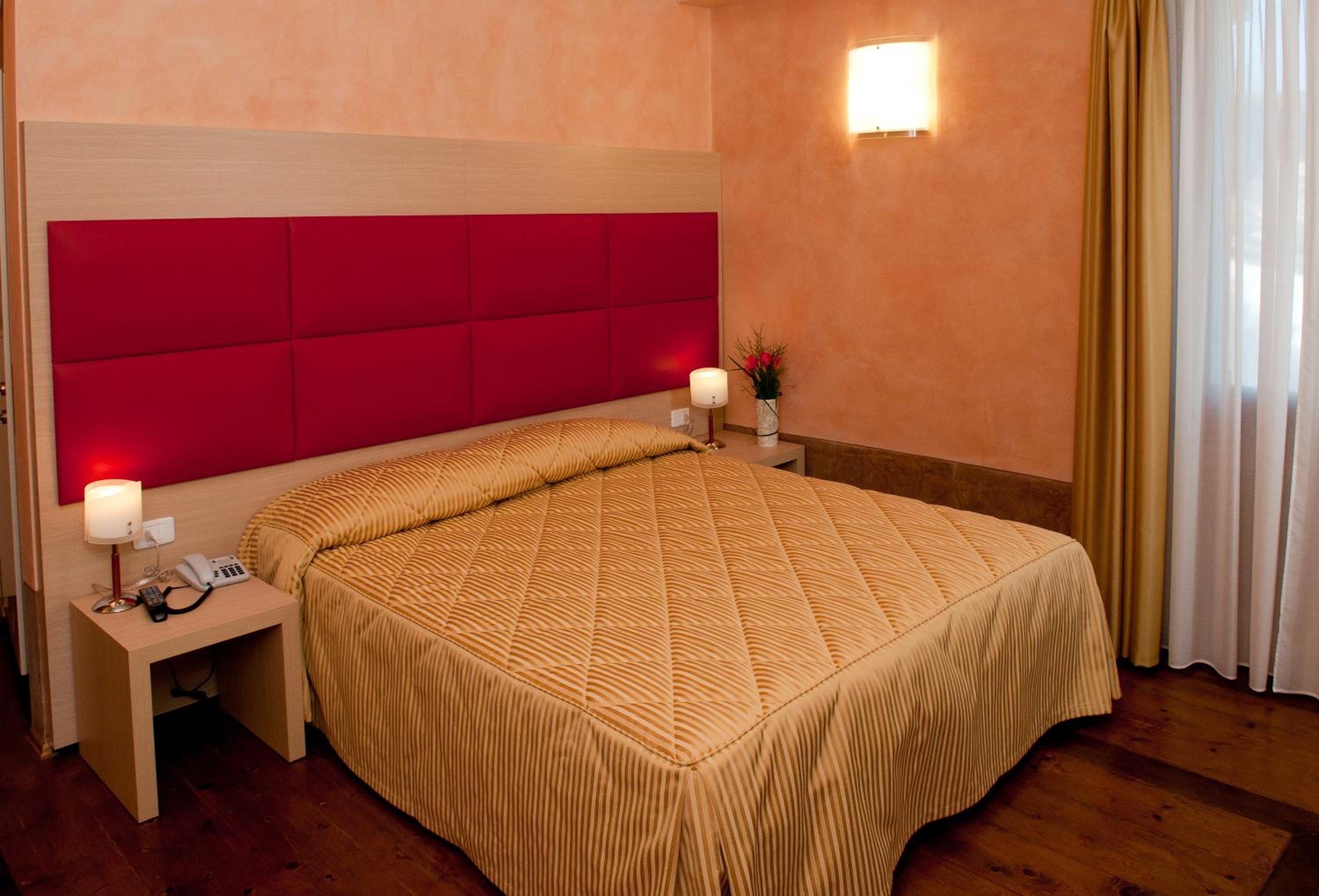 Double or Twin Room - Photo 9