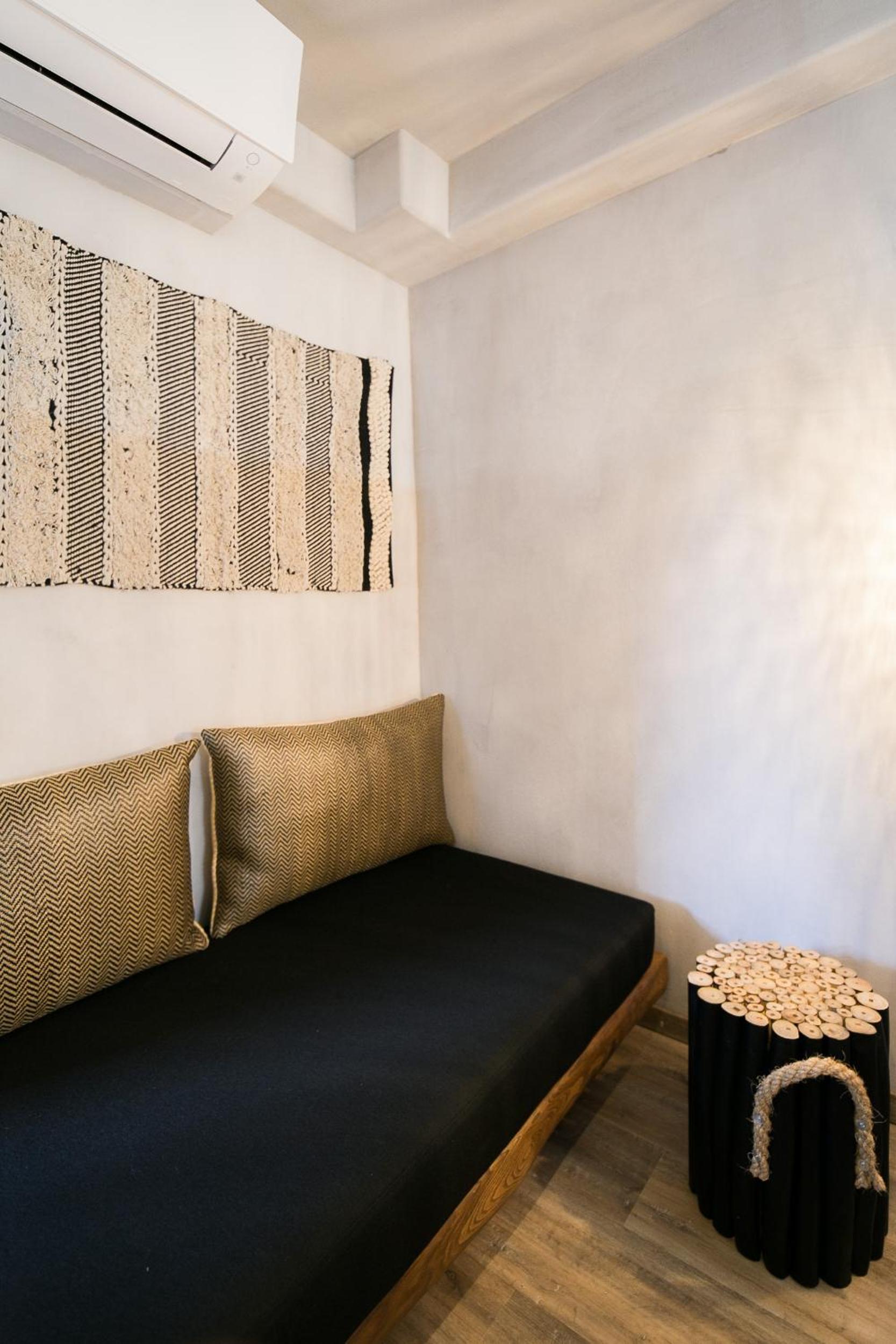 Deluxe Studio Semi-basement 