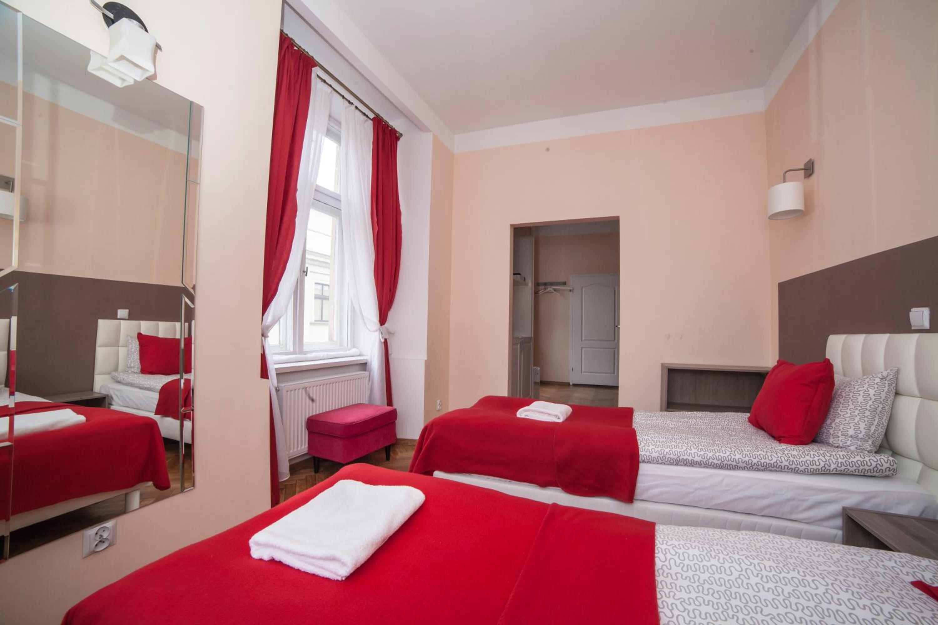 Superior Double or Twin Room with Main Market Square View photo 3