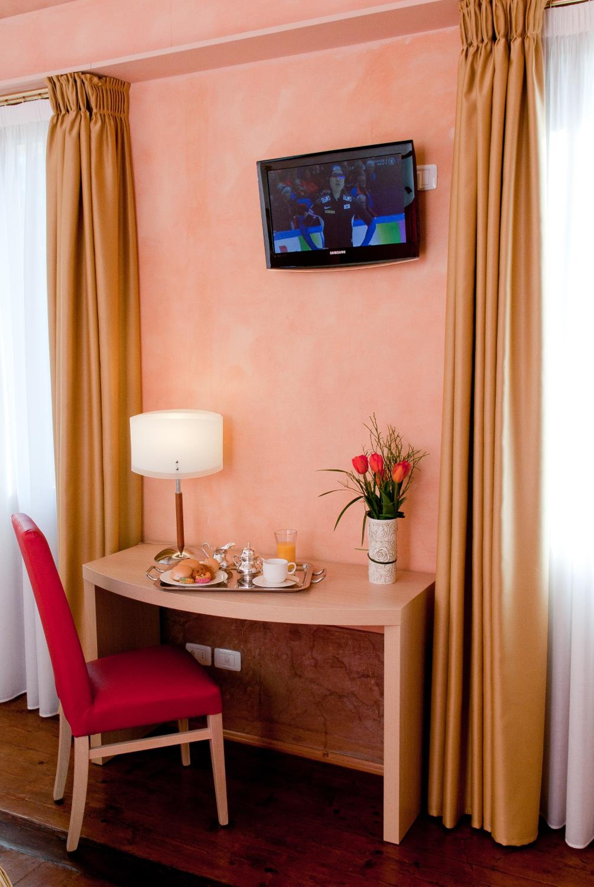 Double or Twin Room - Photo 8