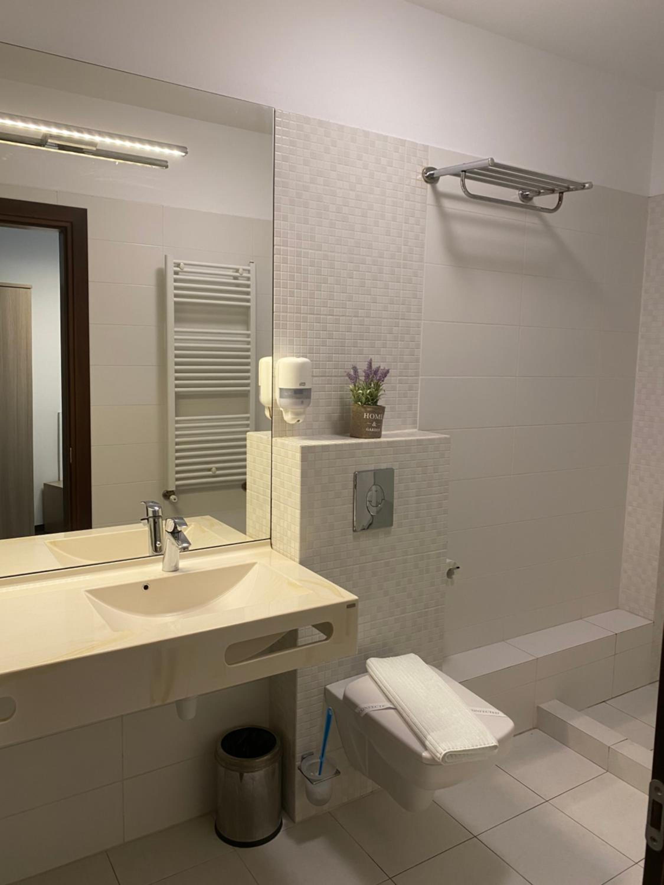 Standard Double Room - Photo 4