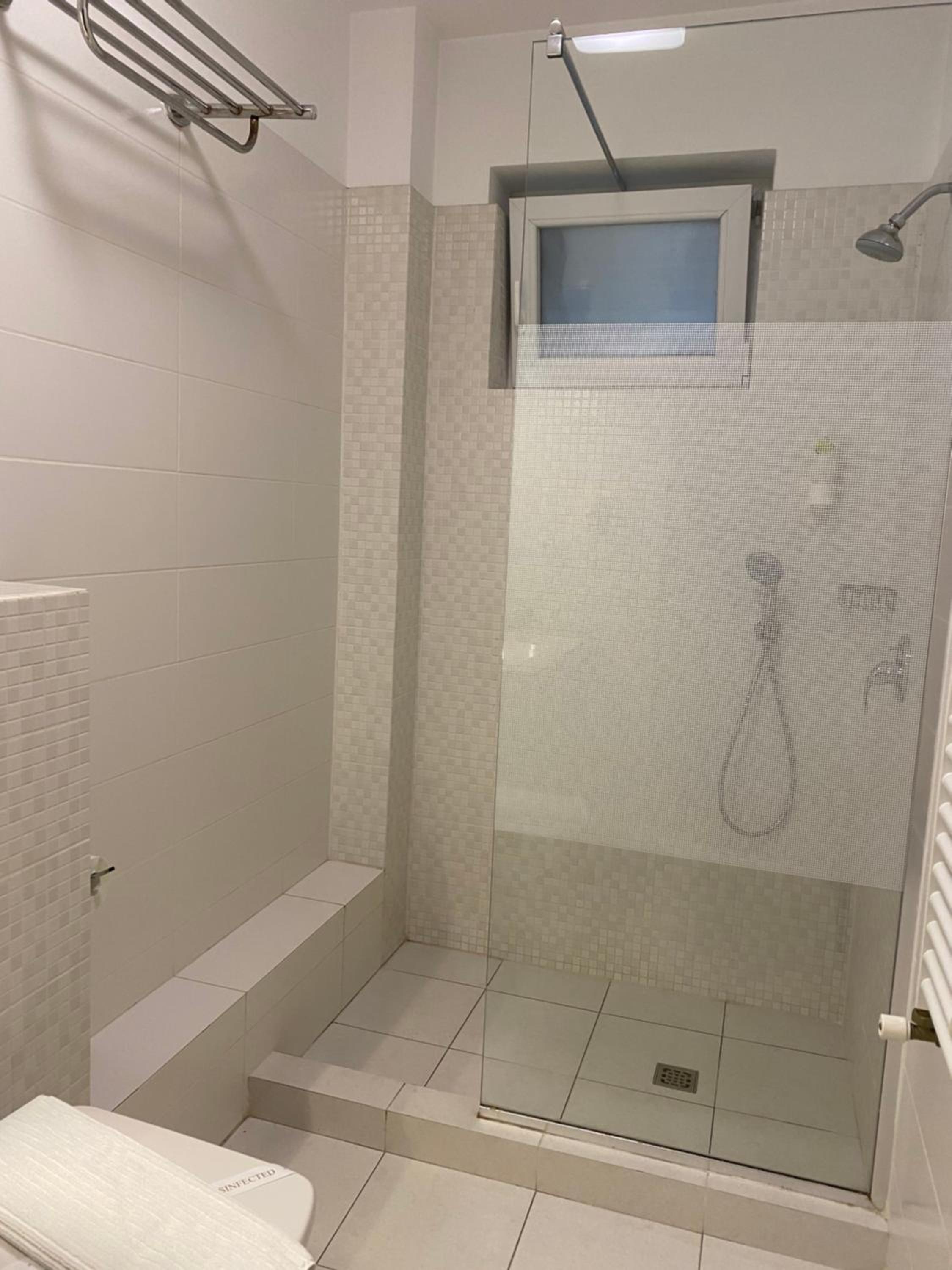 Standard Double Room - Photo 3