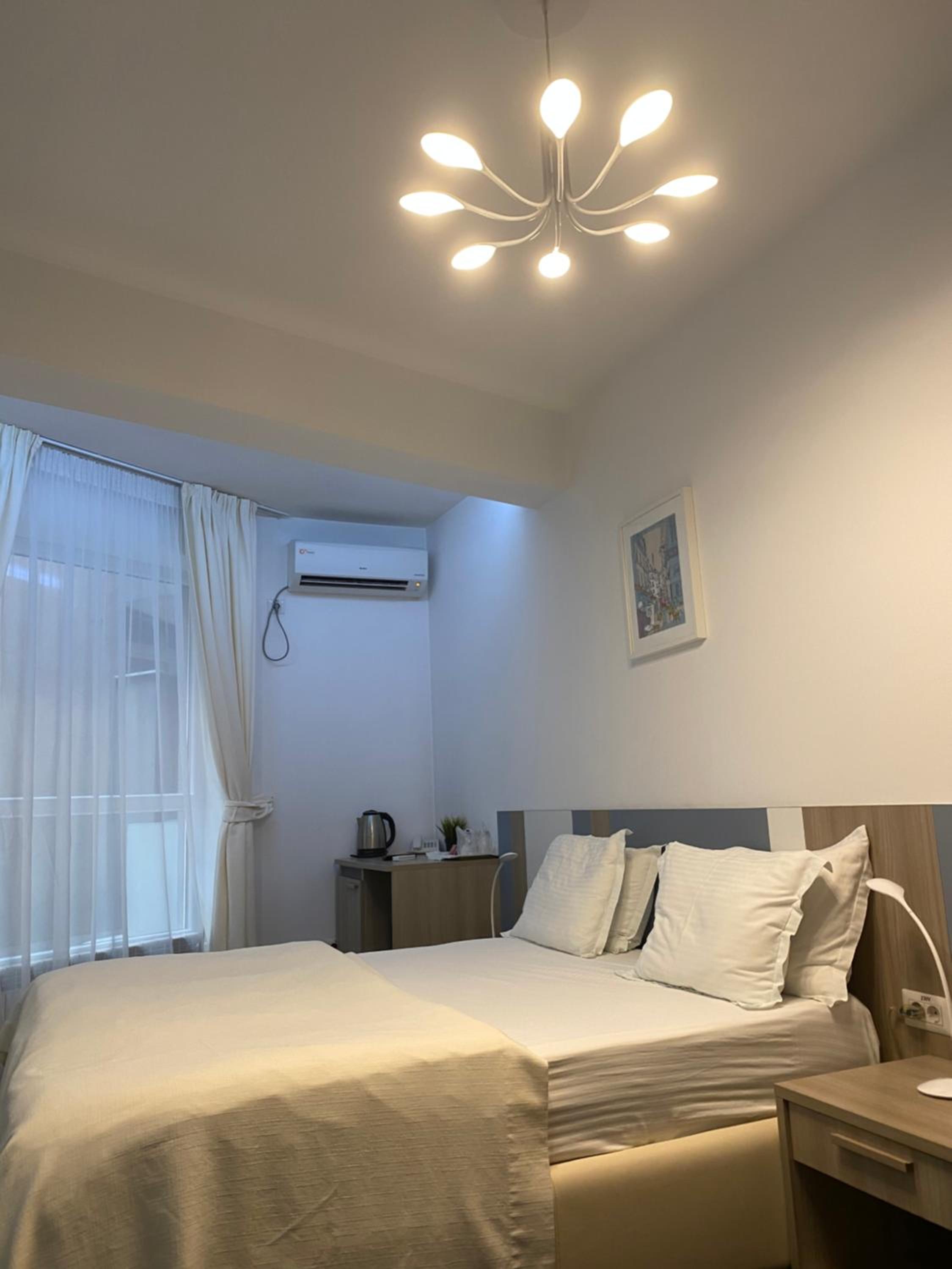 Large Double Room - Photo 10