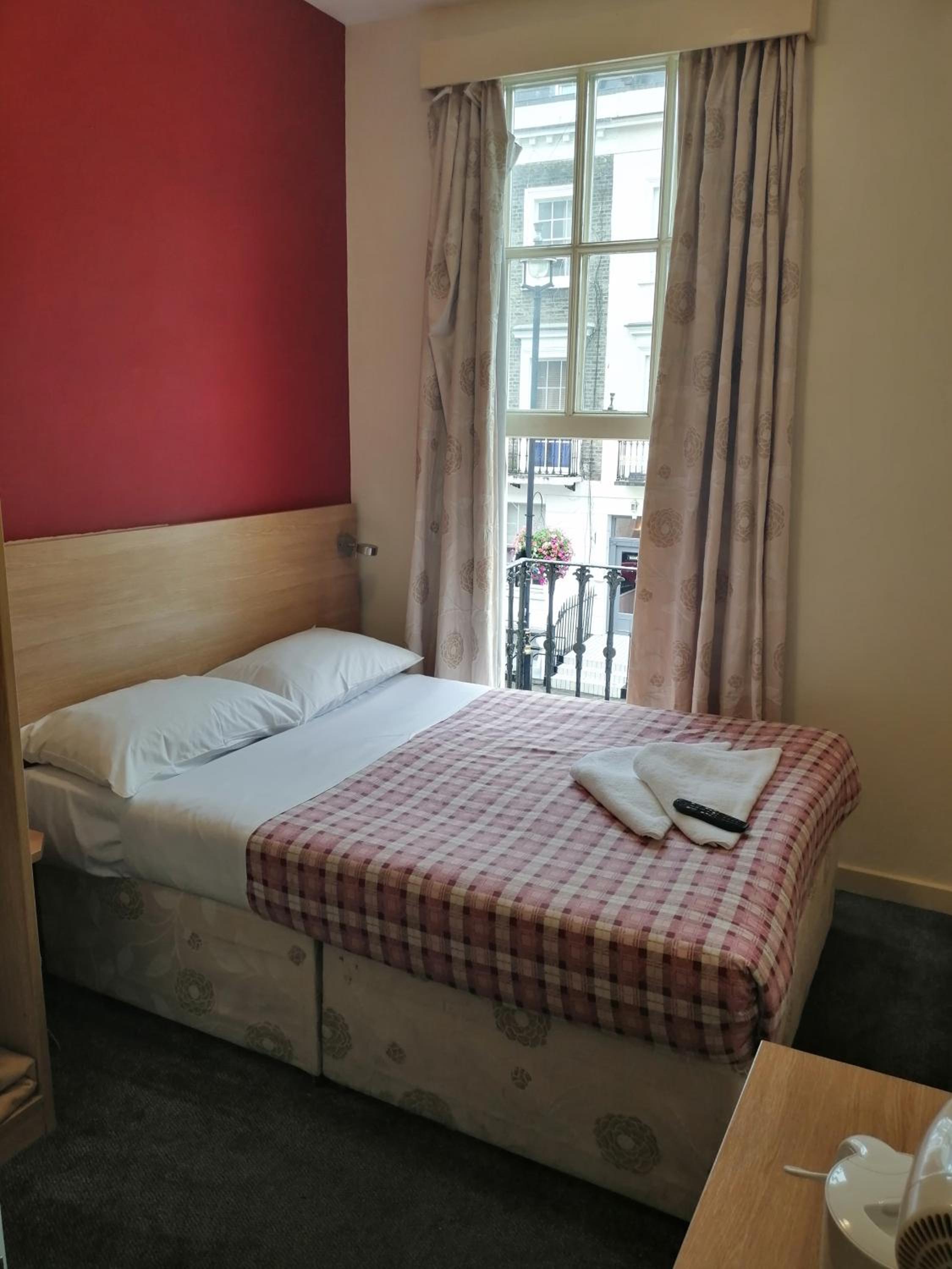 Double Room with private toilet and shower photo 2