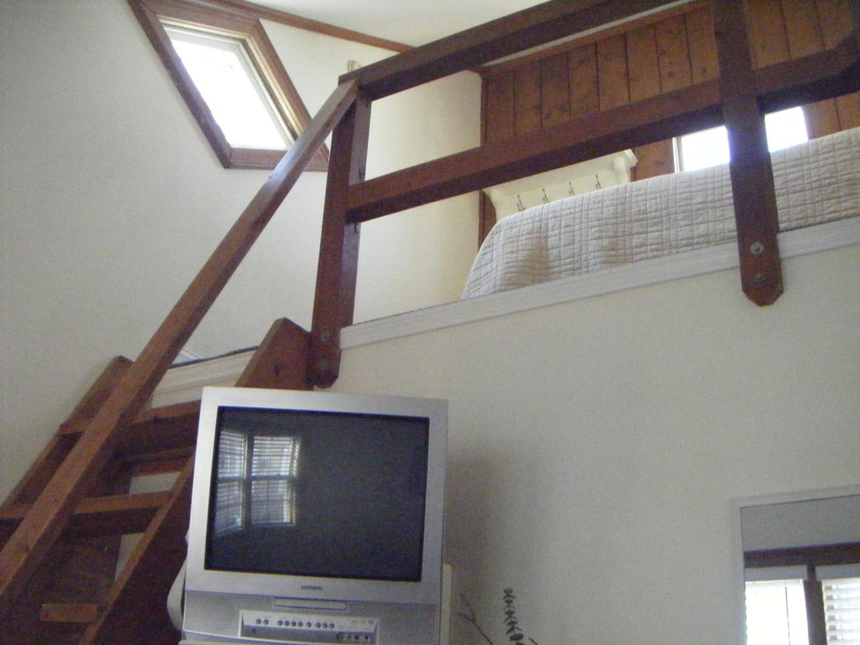 Two-Level Double Room with Shared Bathroom photo 1