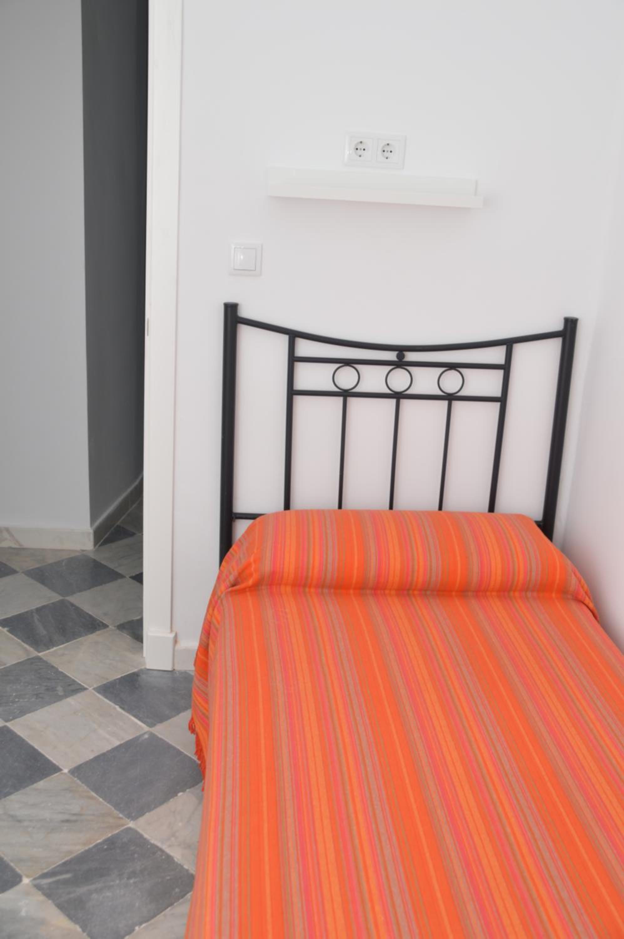 Single Room with Shared Bathroom photo 3