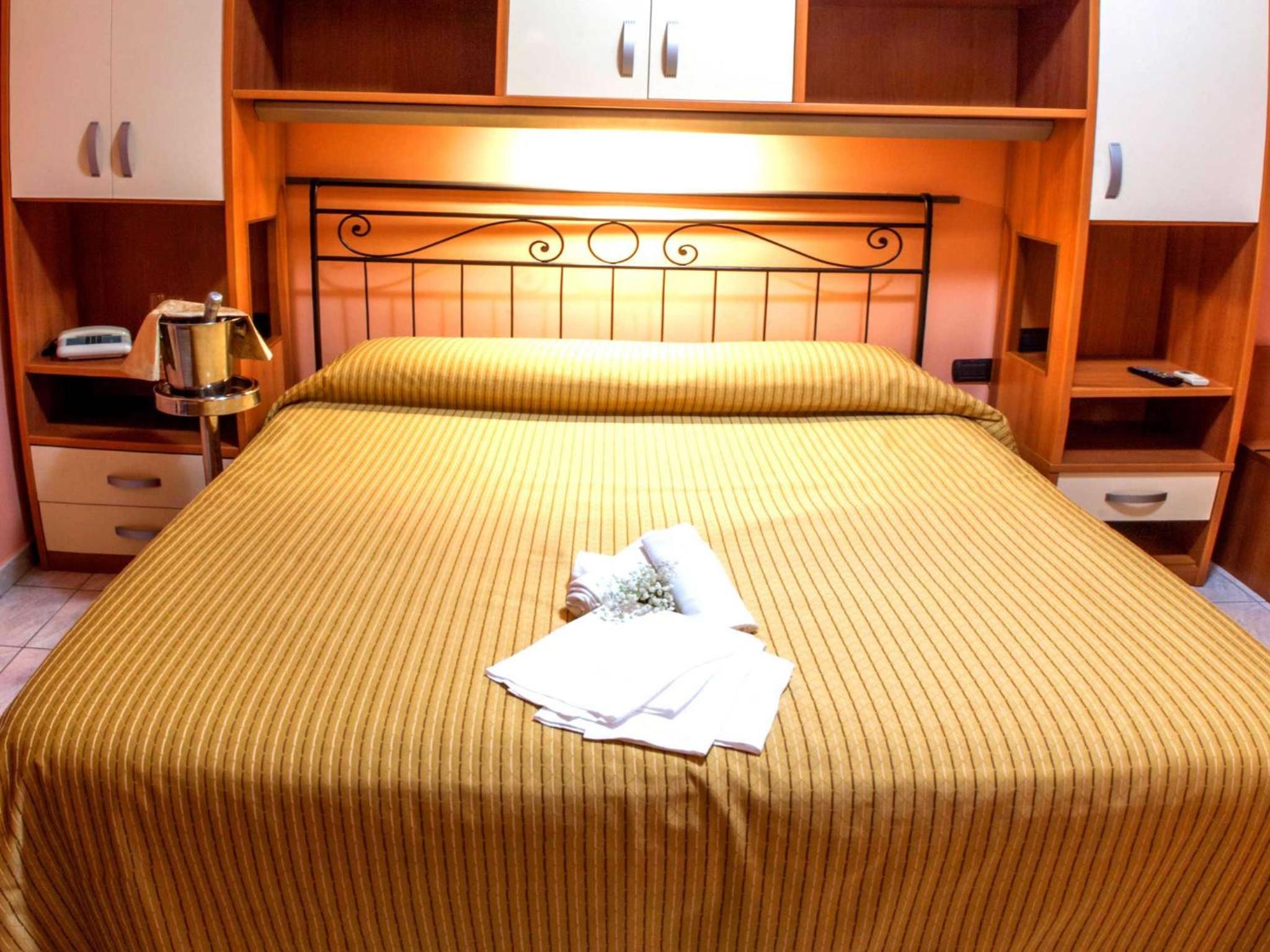 Economy Triple Room photo 1