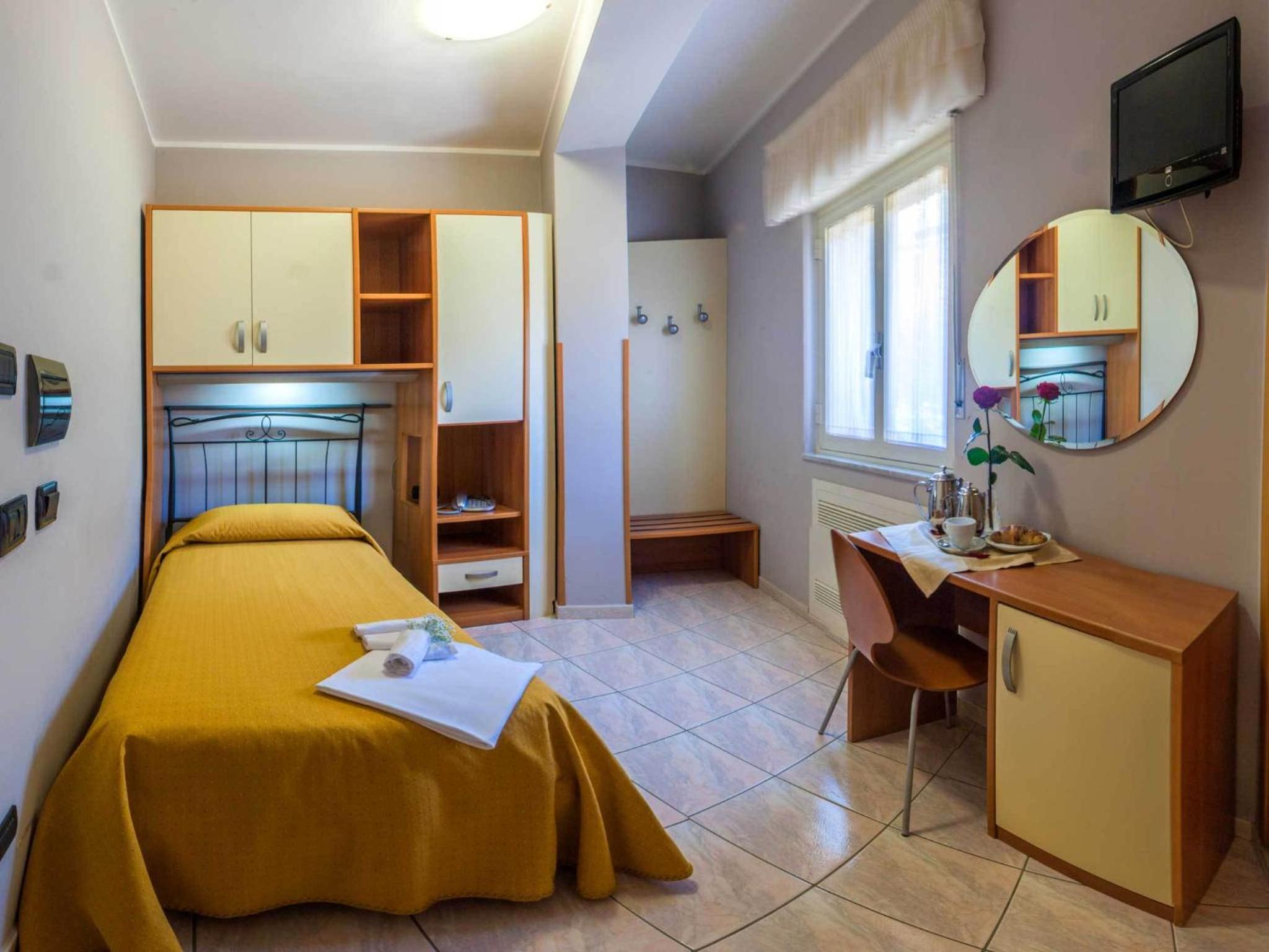 Economy Twin Room photo 1
