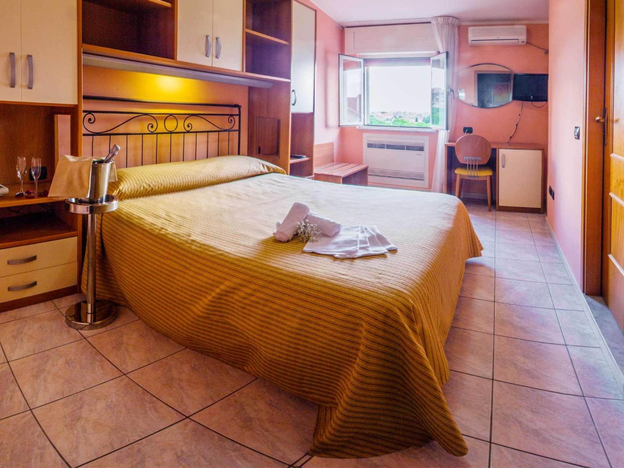 Economy Double Room photo 2