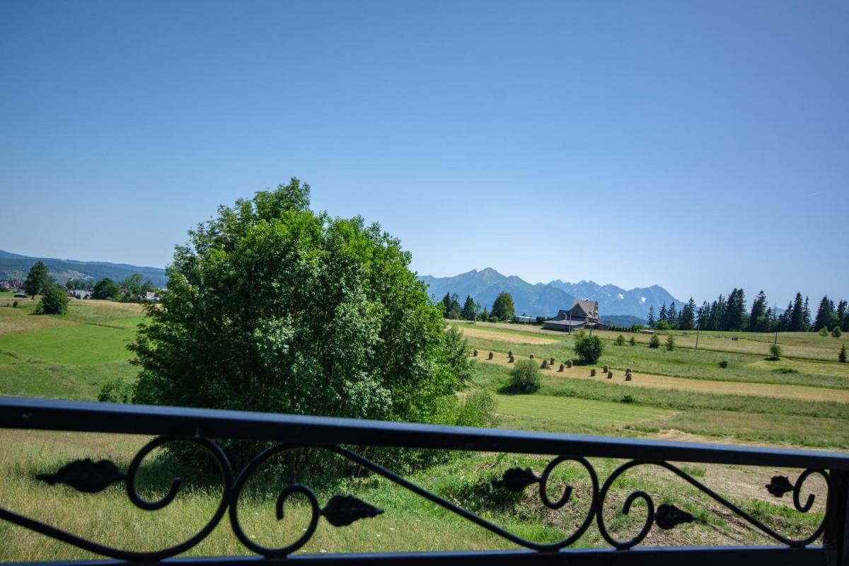 Quadruple Room with Mountain View photo 3