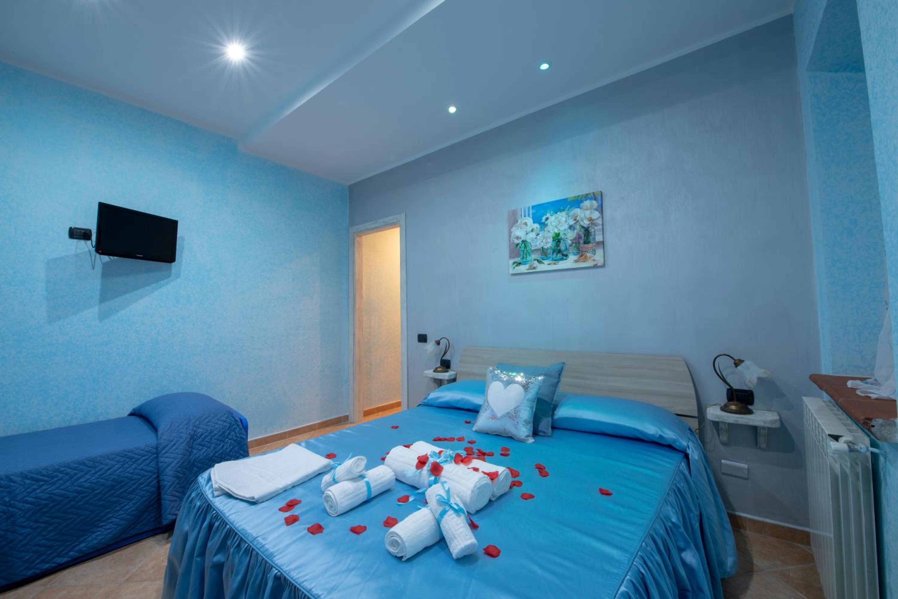Double Room with Private Bathroom photo 2