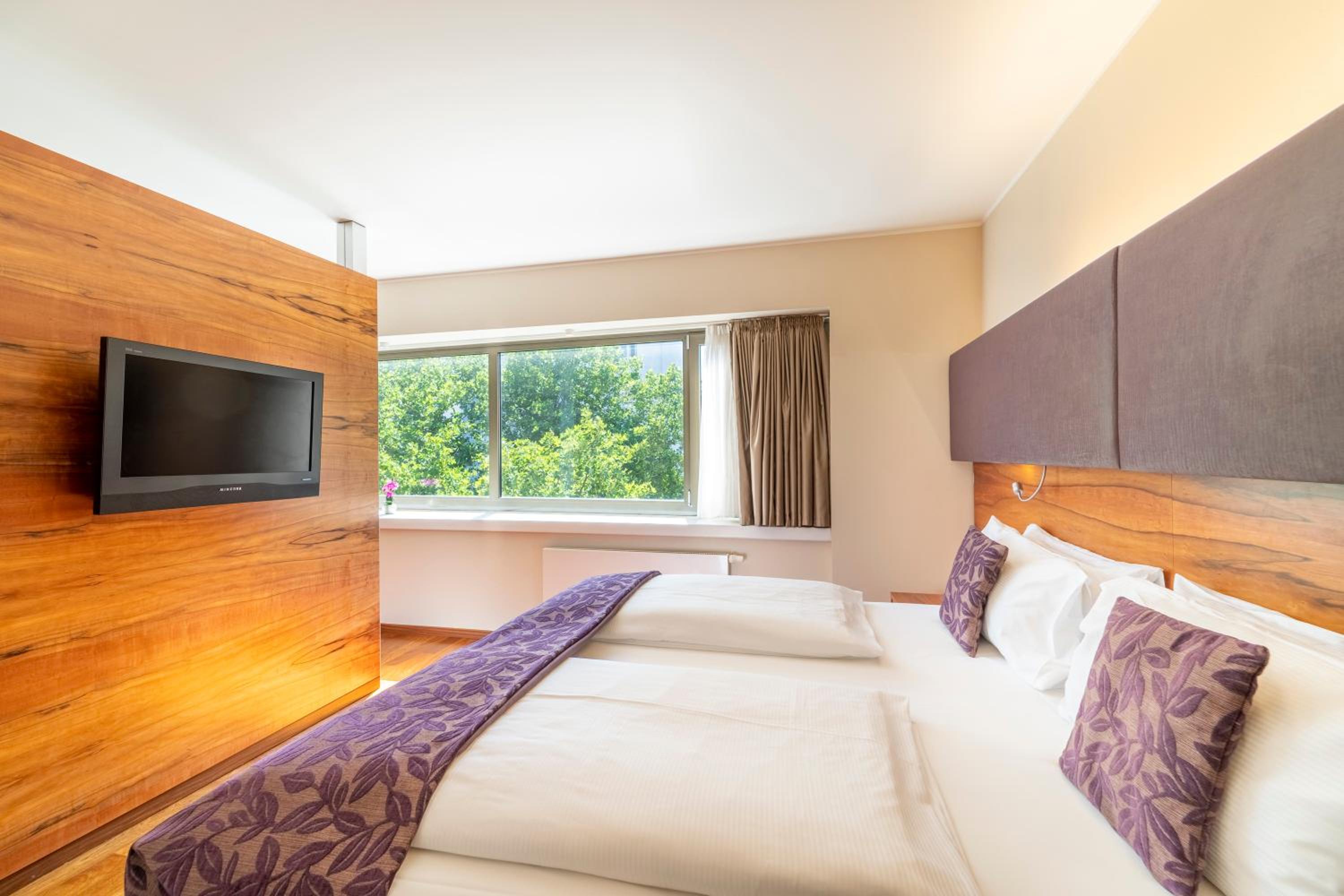 One-Bedroom Apartment with Balcony