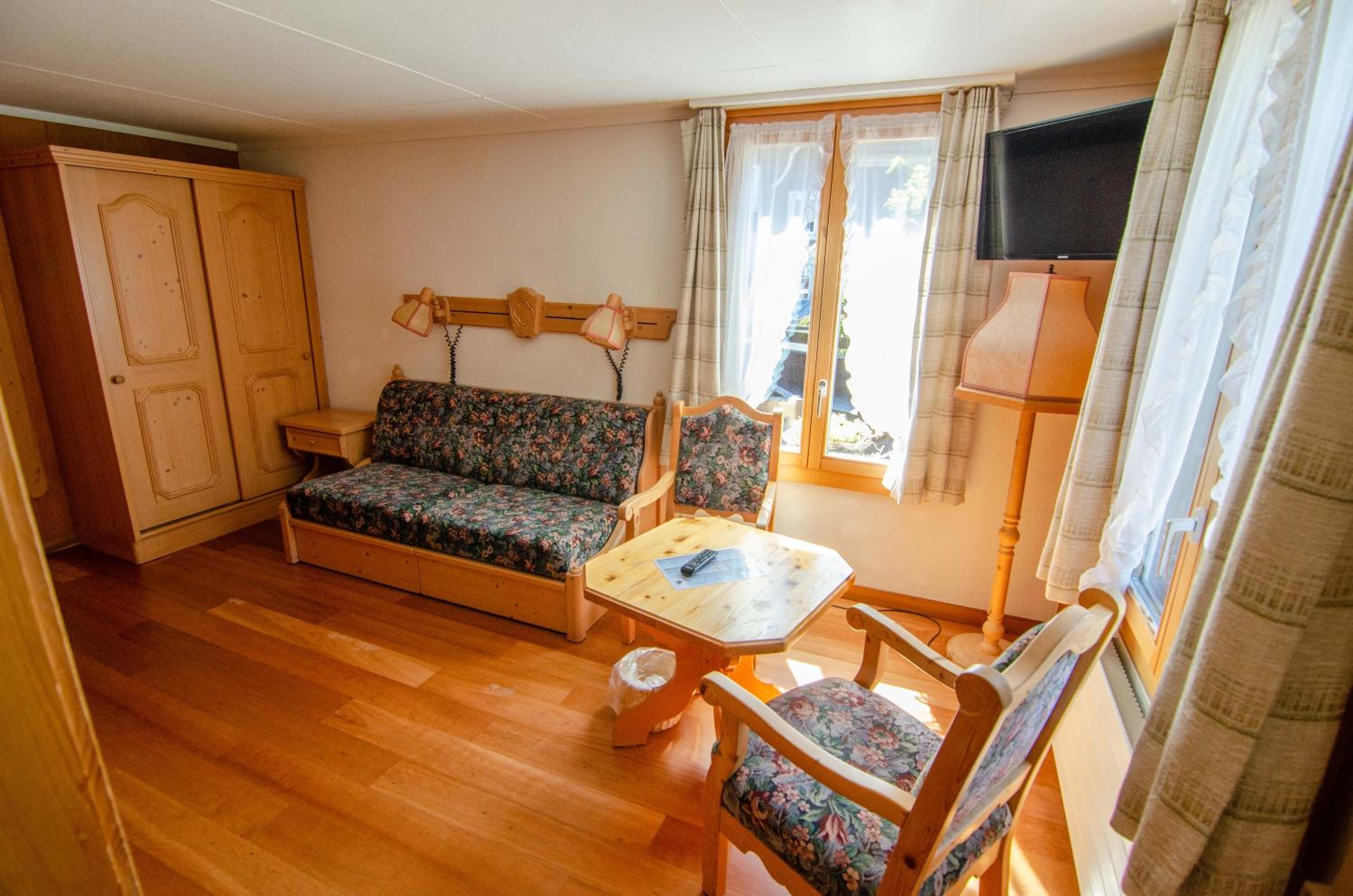 Family Room - Photo 6