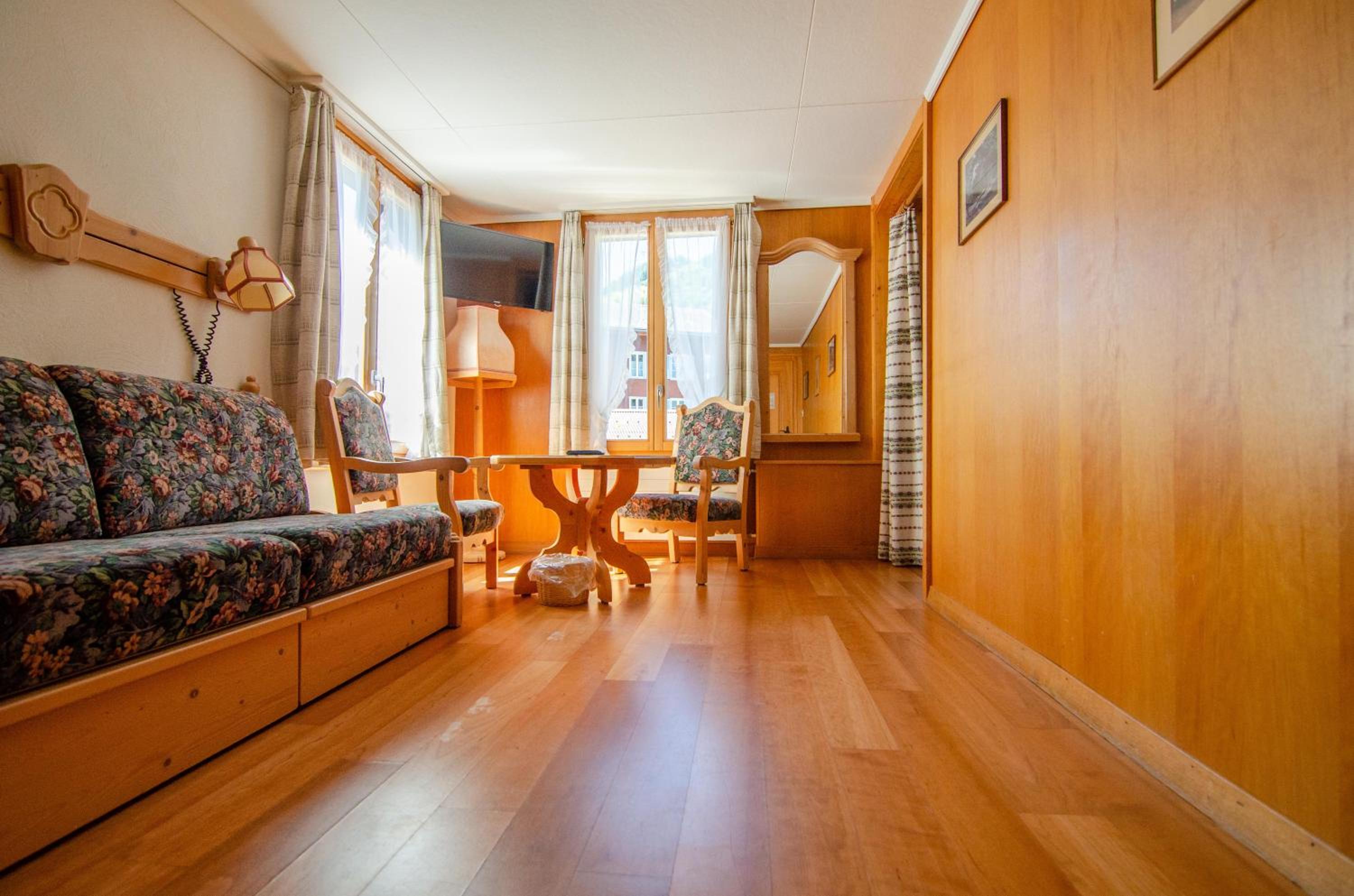 Family Room - Photo 7