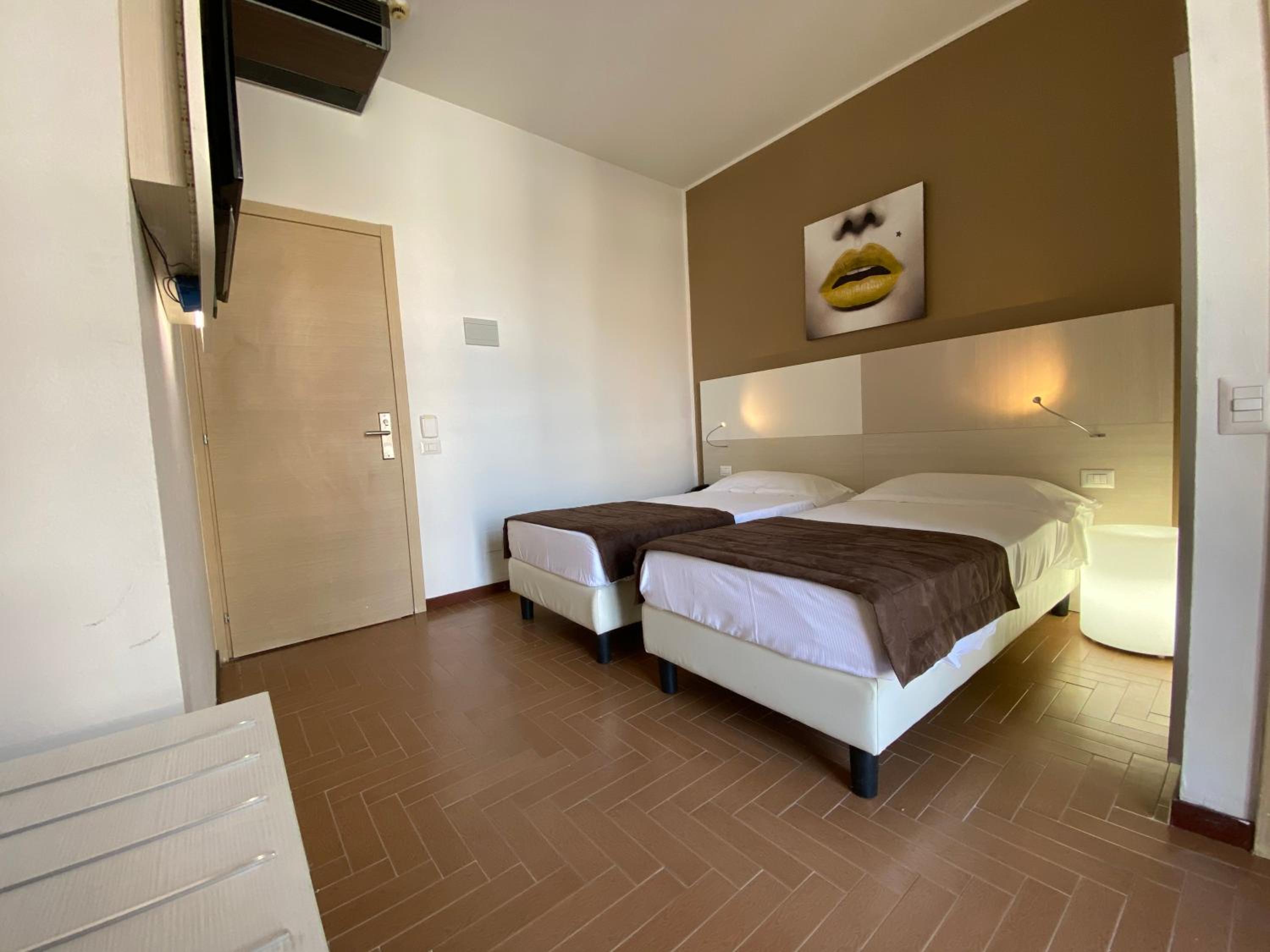 Superior Double or Twin Room photo 3