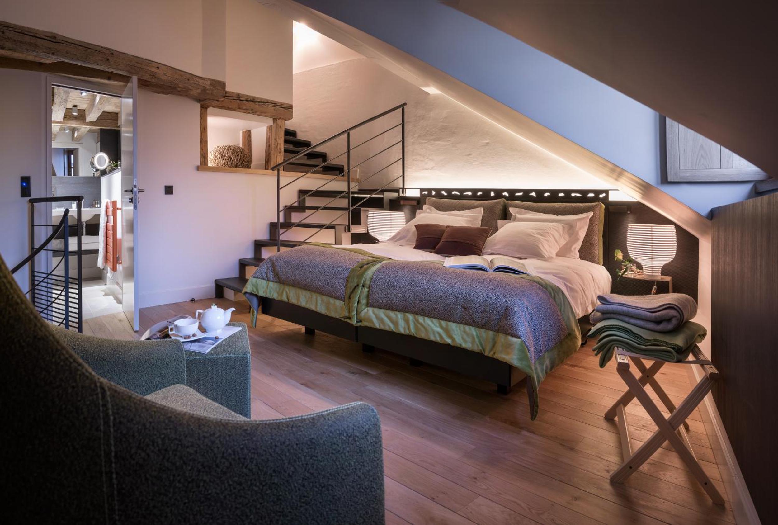 Triplex Apartment with Fireplace and Spa Shower Triplex Apartment with Fireplace and Spa Shower