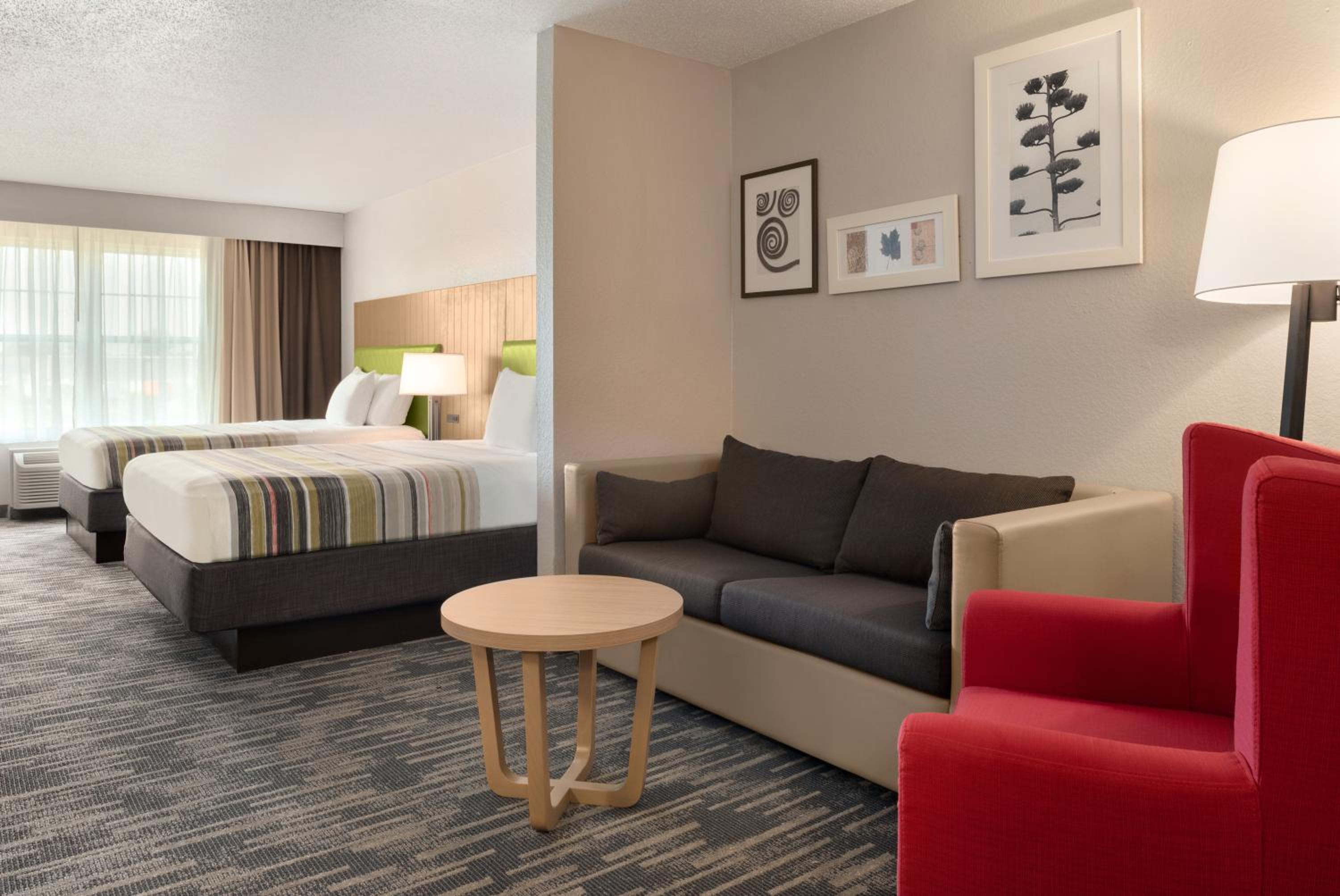 Queen Studio Suite with Two Queen Beds - Non-Smoking - Photo 1