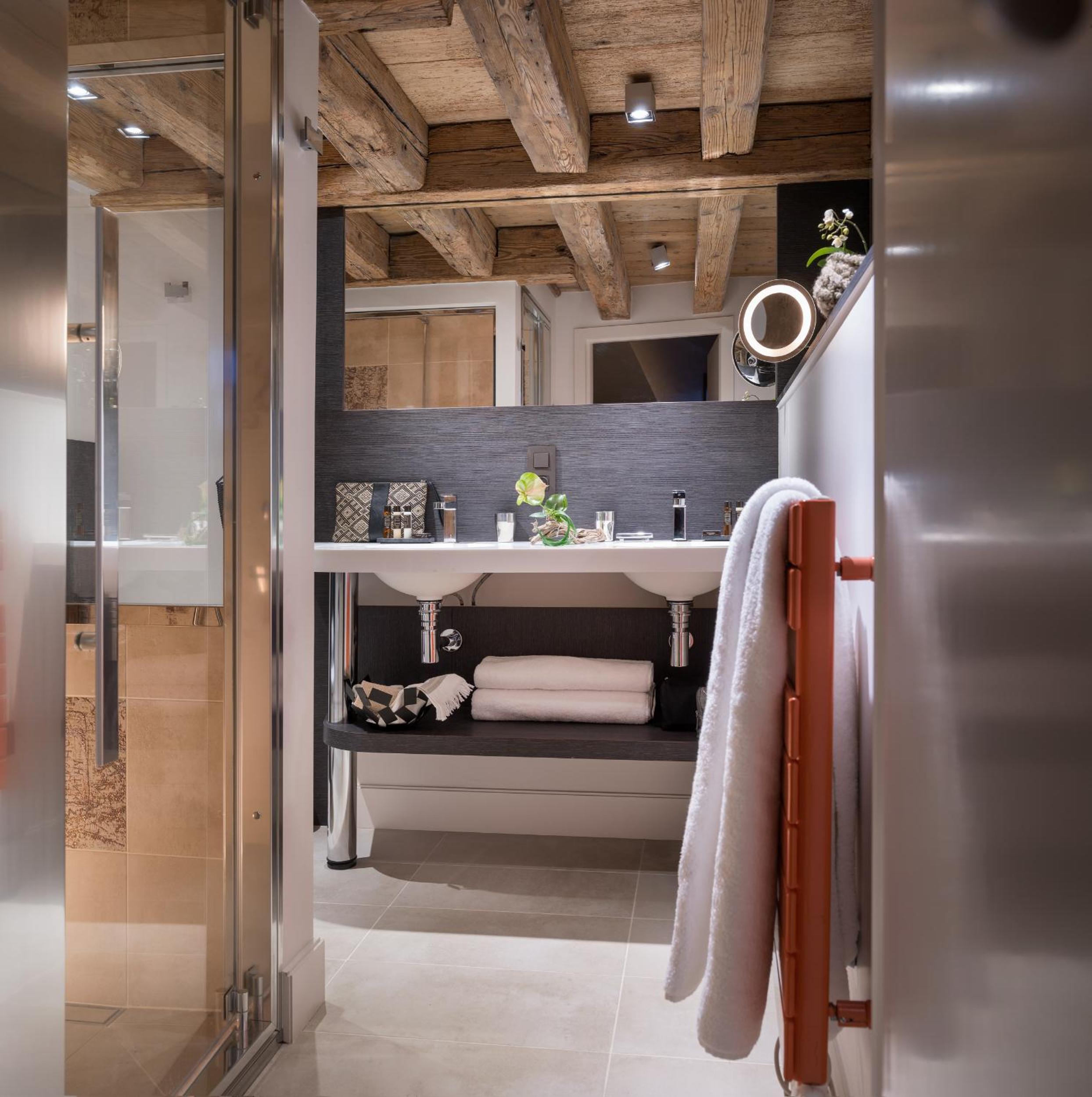 Triplex Apartment with Fireplace and Spa Shower at Les Loges Annecy Vieille Ville Triplex Apartment with Fireplace and Spa Shower at Les Loges Annecy Vieille Ville