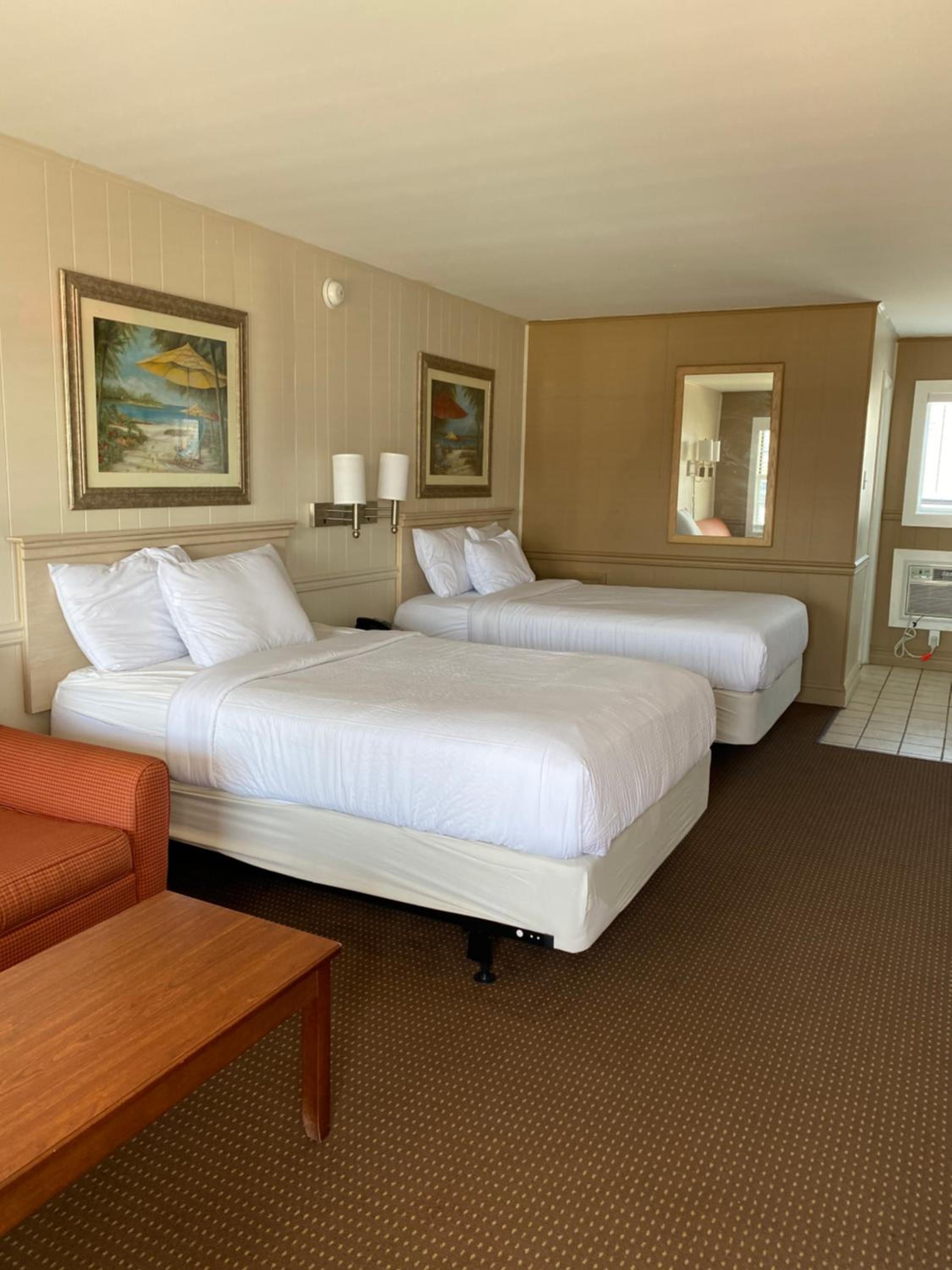 Economy Quadruple Room - Photo 4