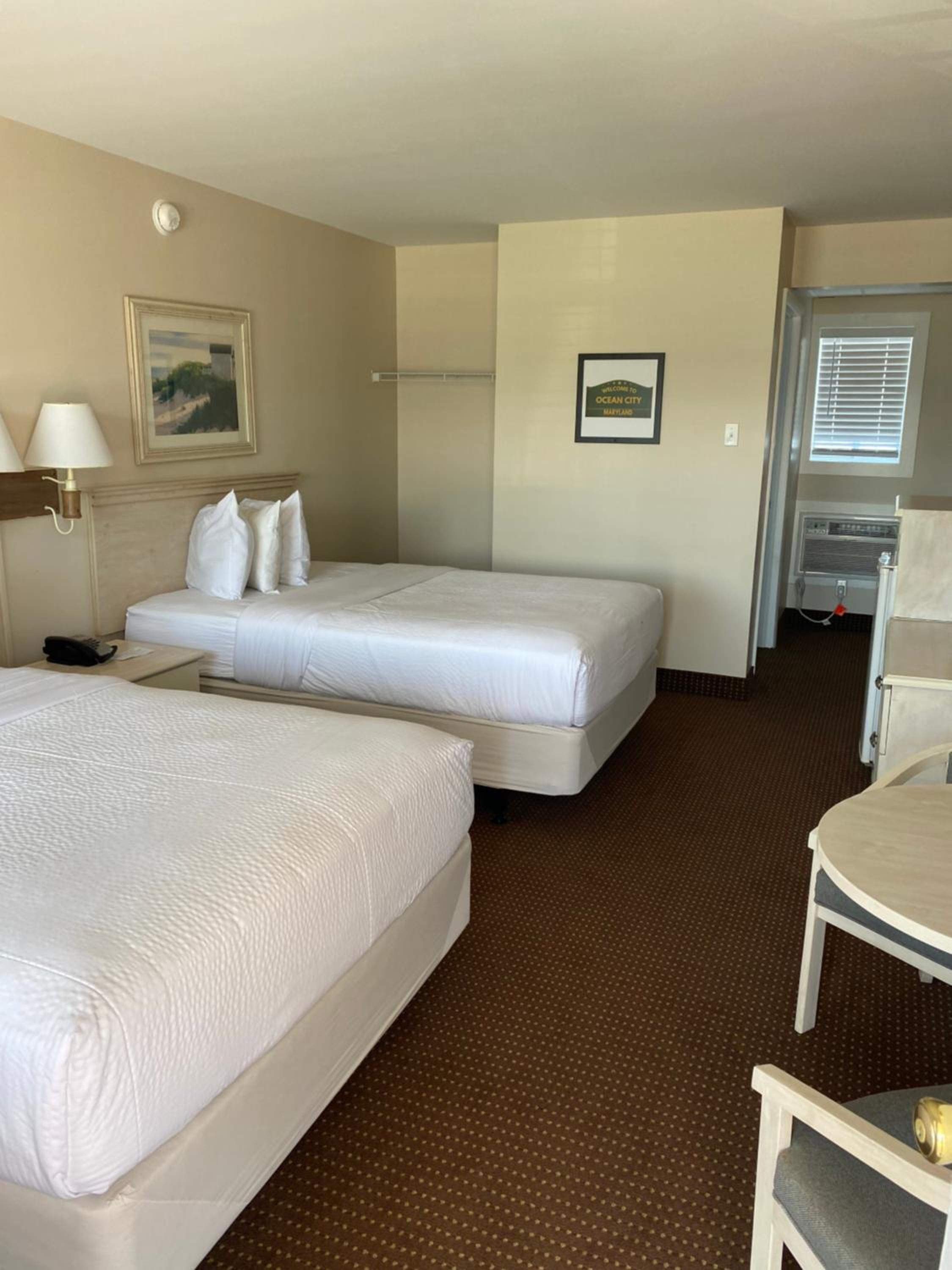 Economy Quadruple Room - Photo 5