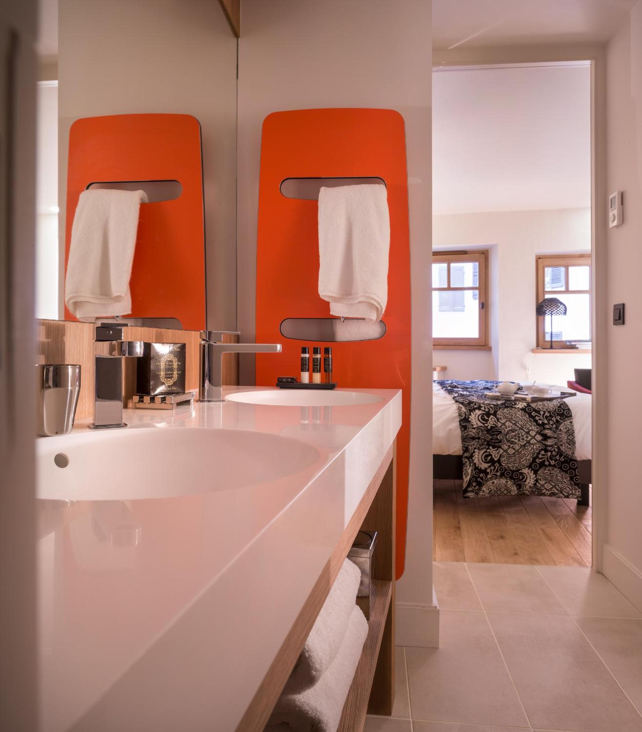 Duplex Apartment with Fireplace and Spa Shower Duplex Apartment with Fireplace and Spa Shower