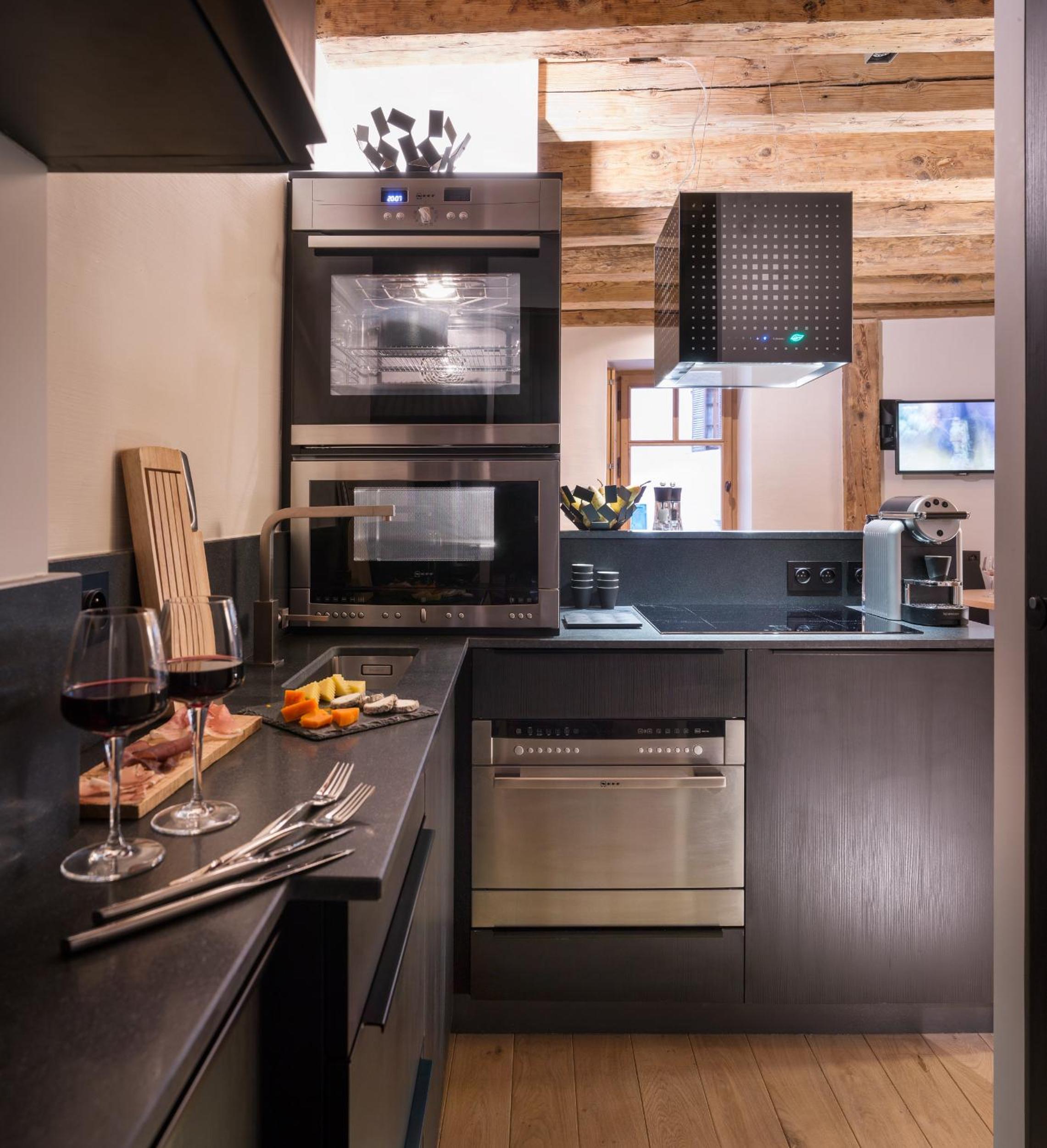 Duplex Apartment with Fireplace and Spa Shower Duplex Apartment with Fireplace and Spa Shower