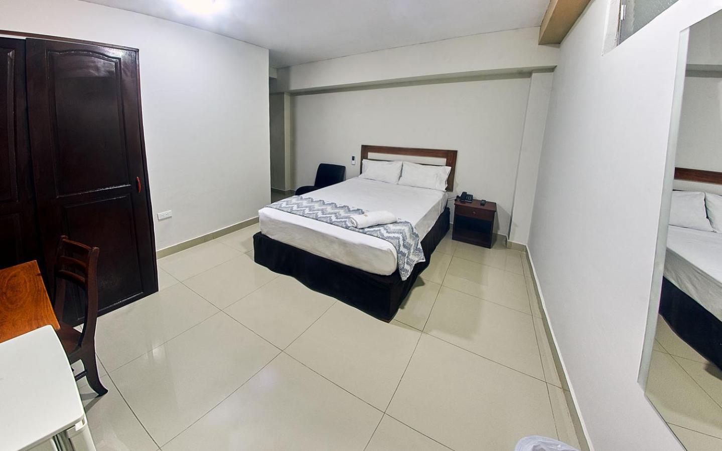 Single Room with Private Bathroom photo 1