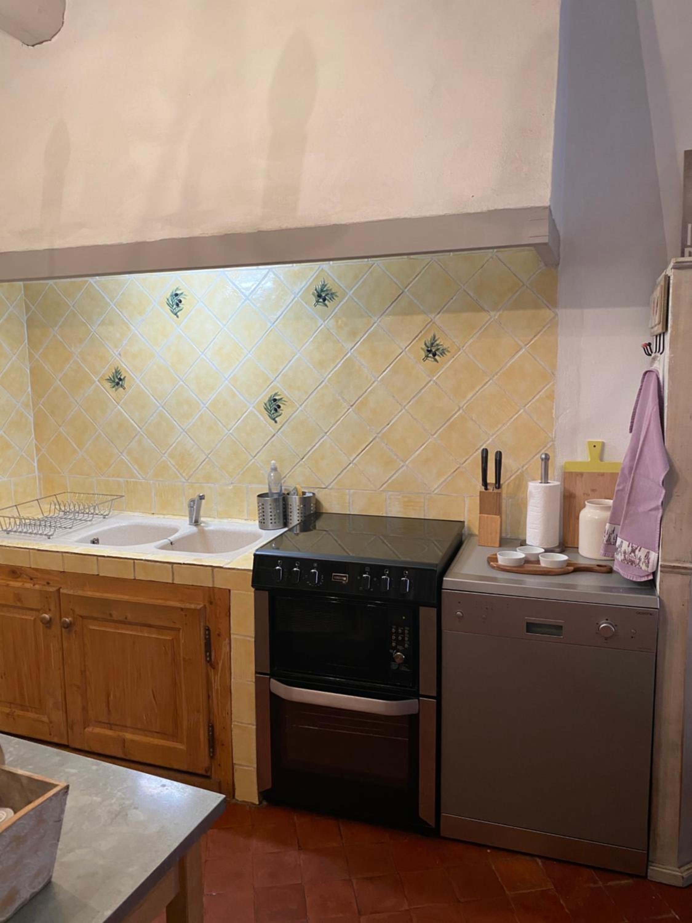 Three-Bedroom Apartment - Photo 26