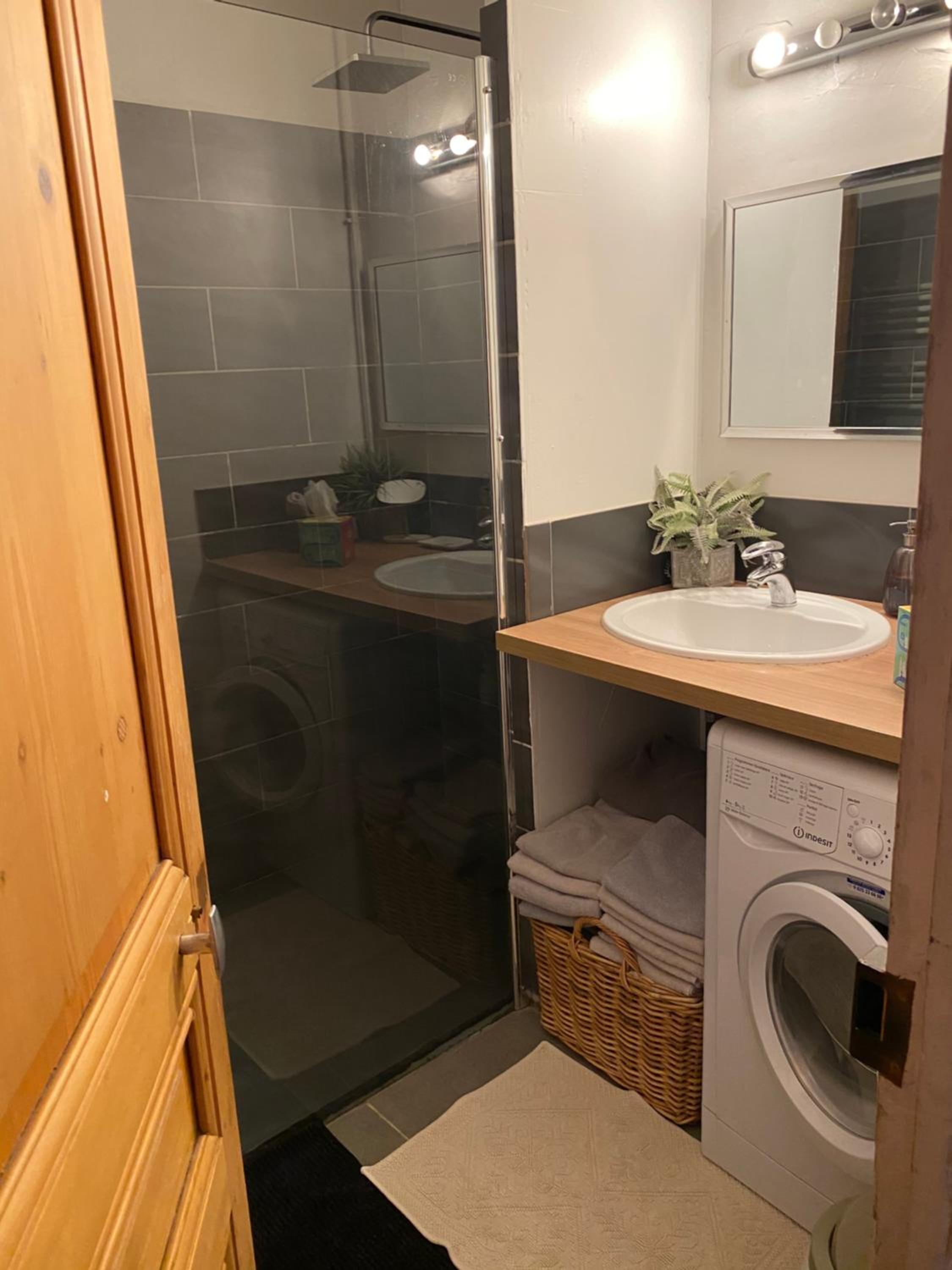 Three-Bedroom Apartment - Photo 33
