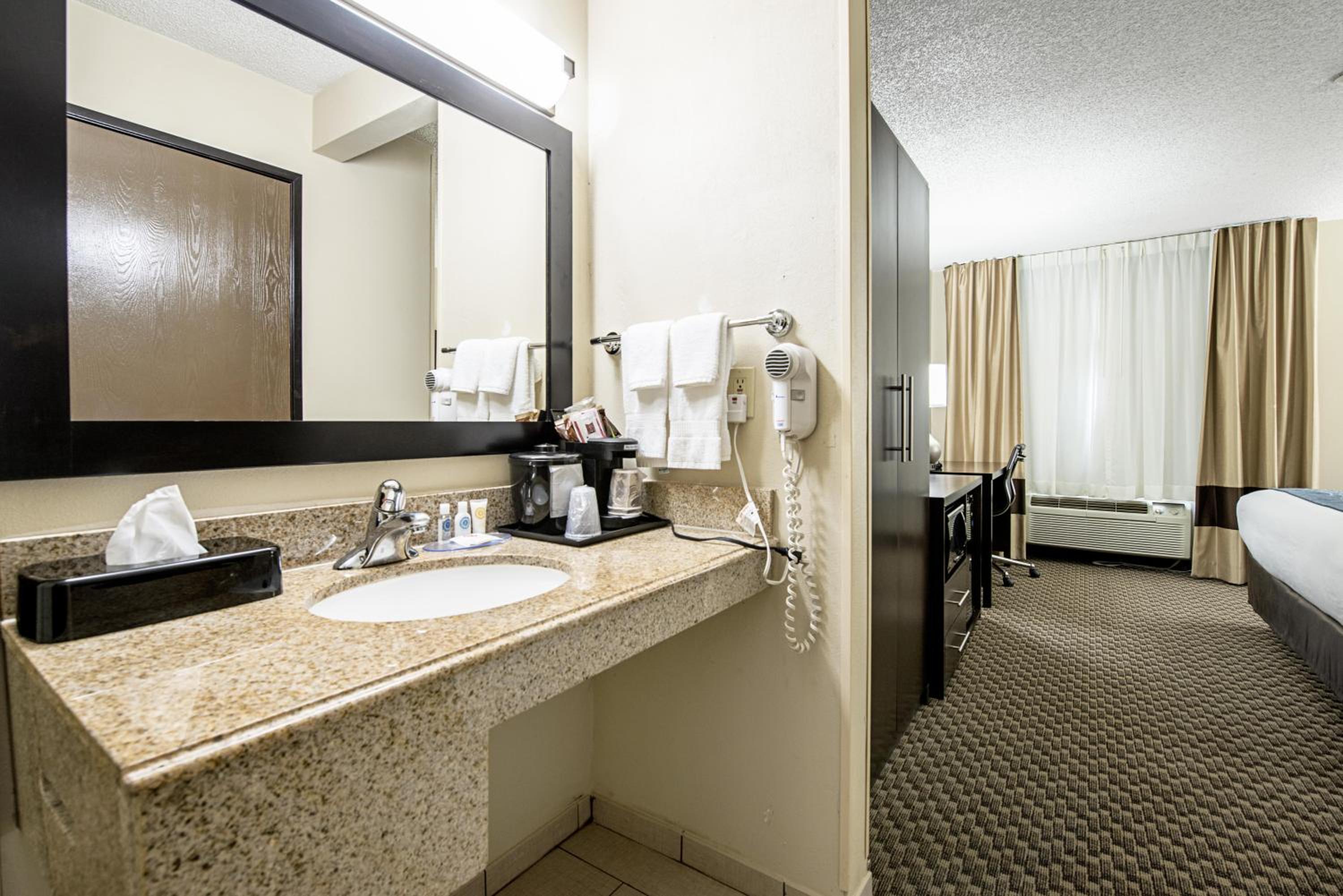 King Room - Accessible/Non-Smoking - Photo 6