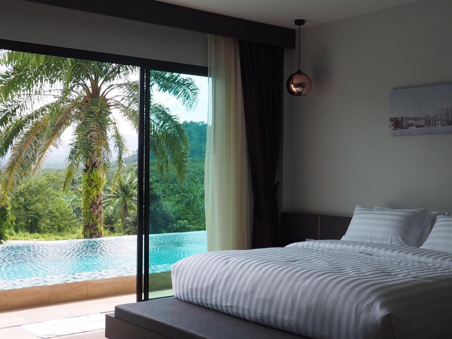 Grand Deluxe Pool Access photo 2