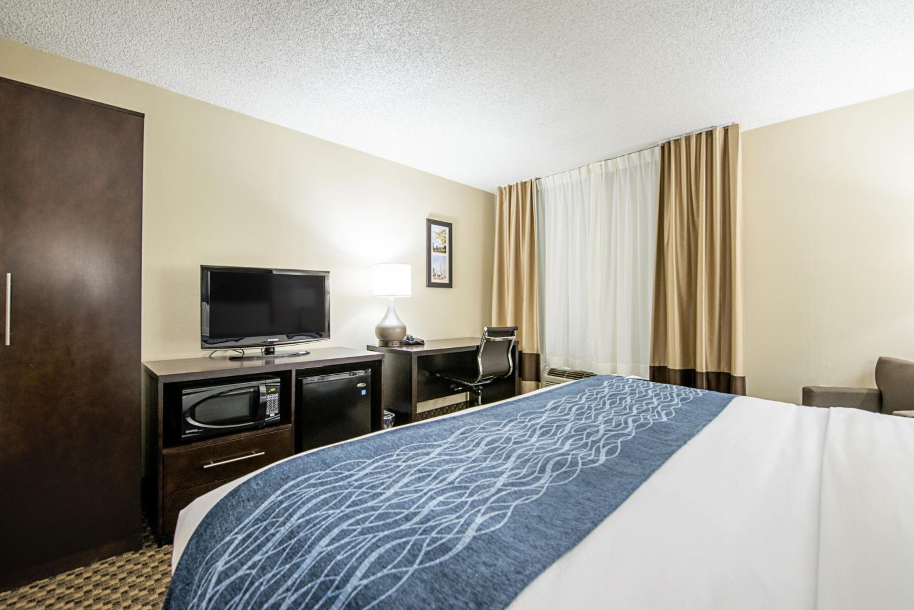 King Room - Accessible/Non-Smoking - Photo 1