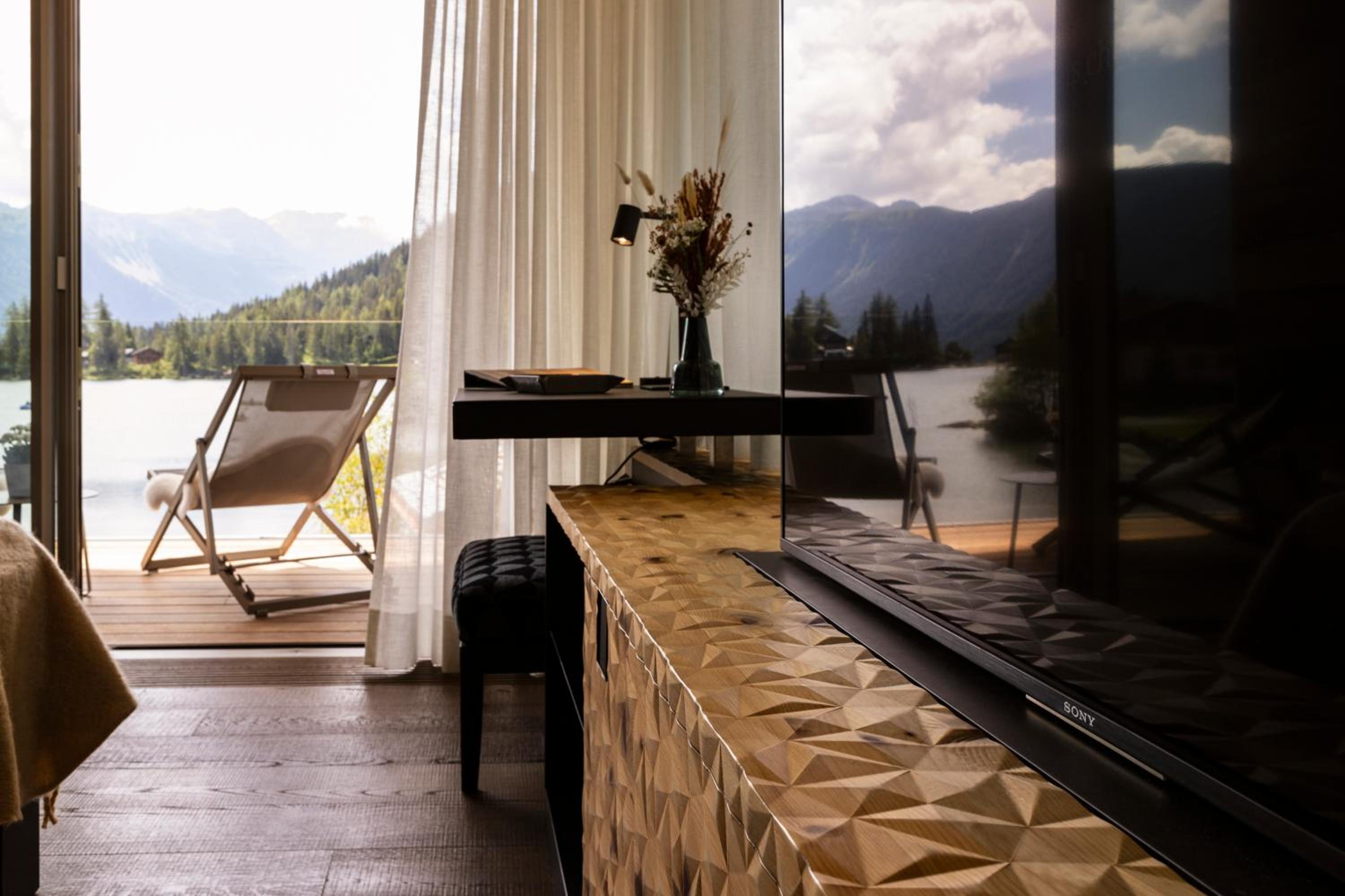 Double Room with Lake View - Photo 6